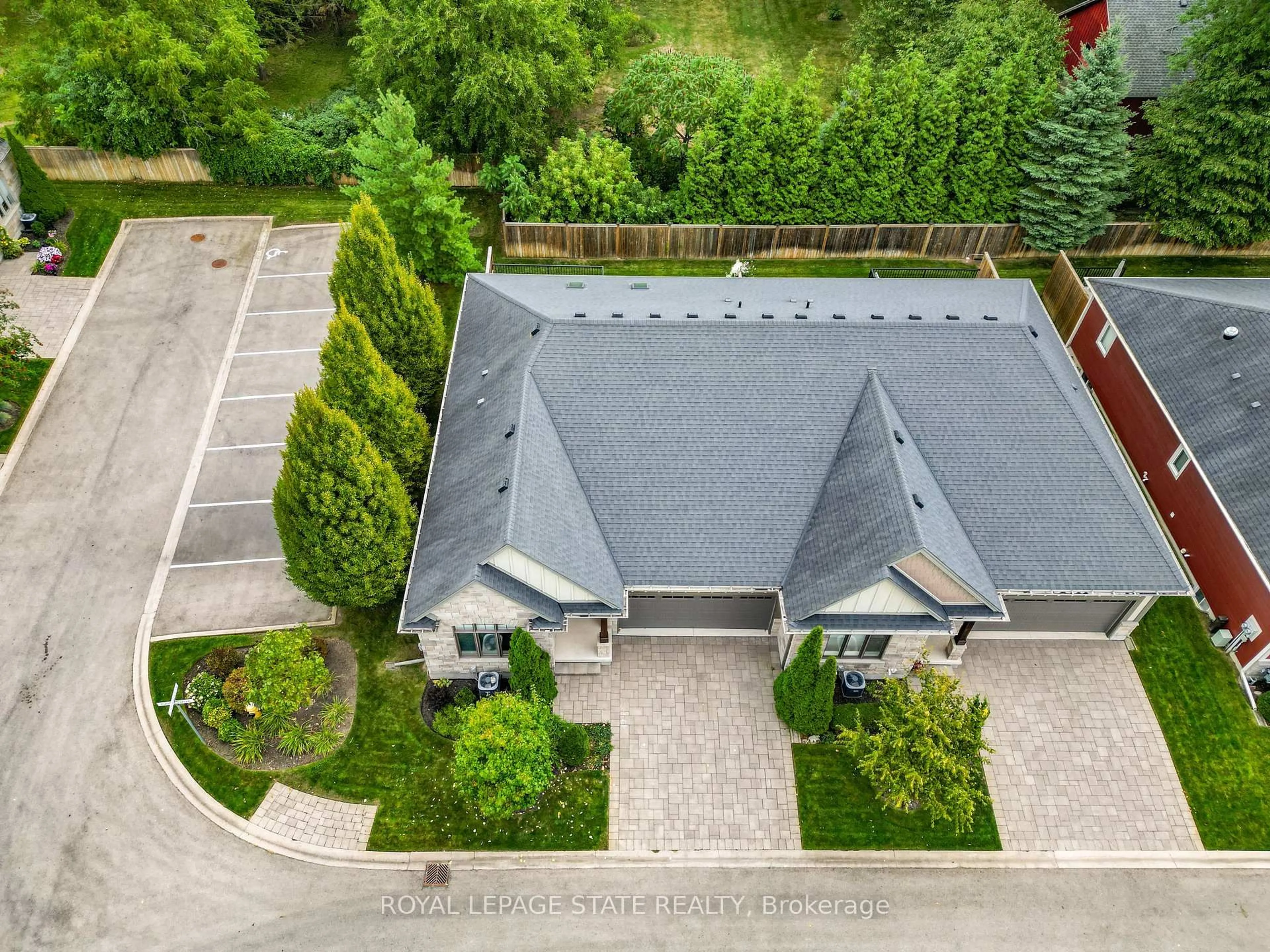 A pic from outside/outdoor area/front of a property/back of a property/a pic from drone, street for 1 Cedar Dr, Niagara-on-the-Lake Ontario L0S 1J1