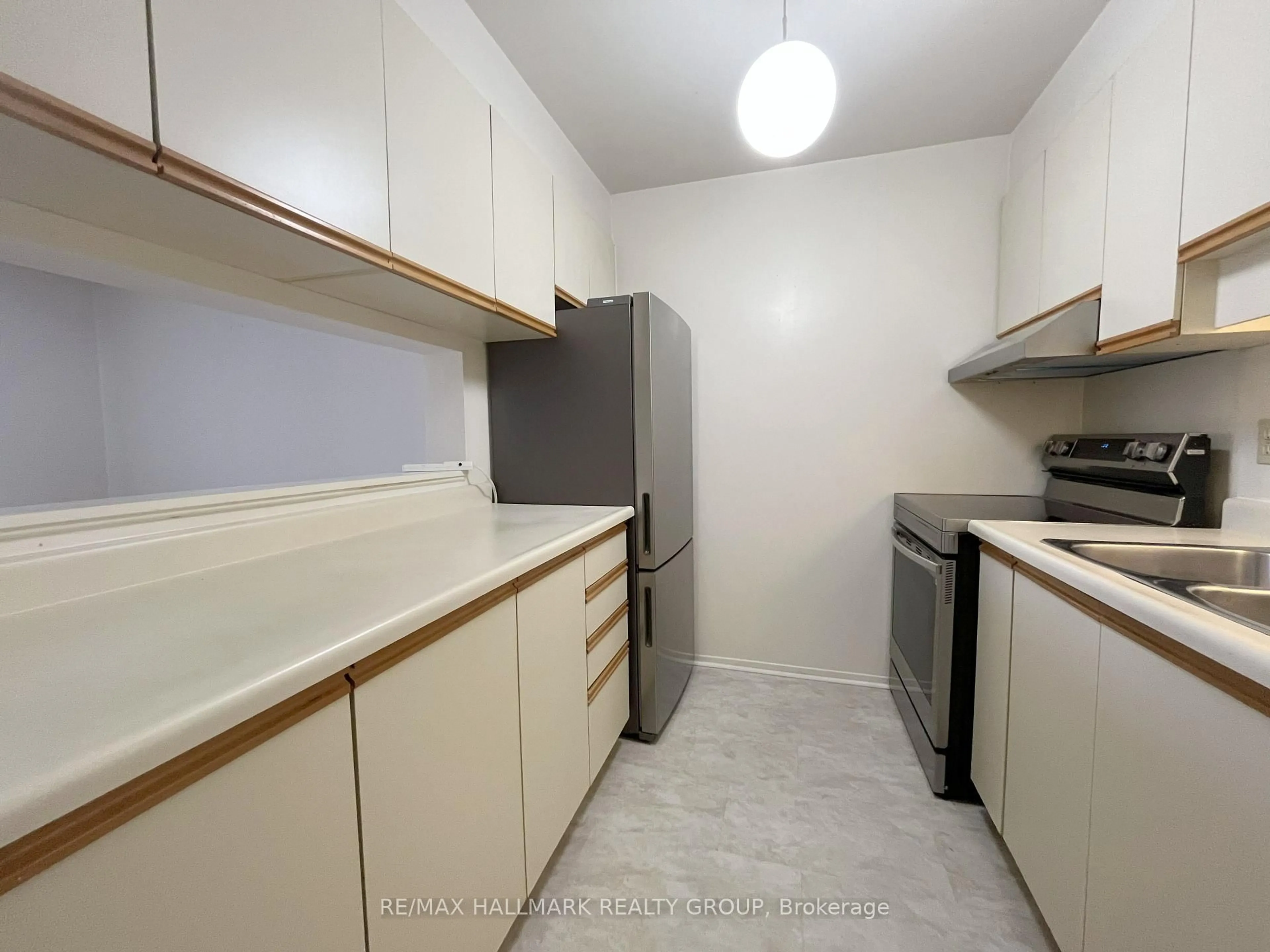 Standard kitchen, unknown for 214 Viewmount Dr #310, Ottawa Ontario K2E 7X3