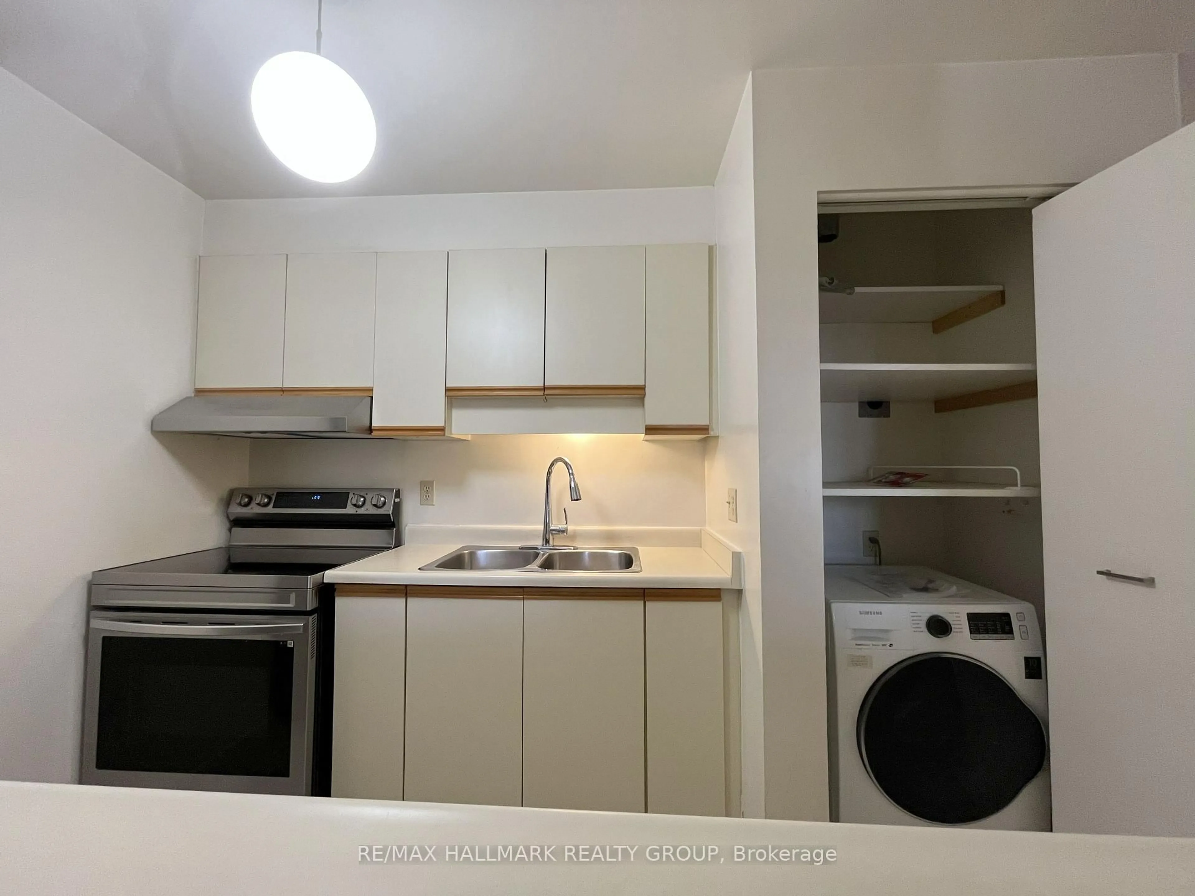 Standard kitchen, unknown for 214 Viewmount Dr #310, Ottawa Ontario K2E 7X3