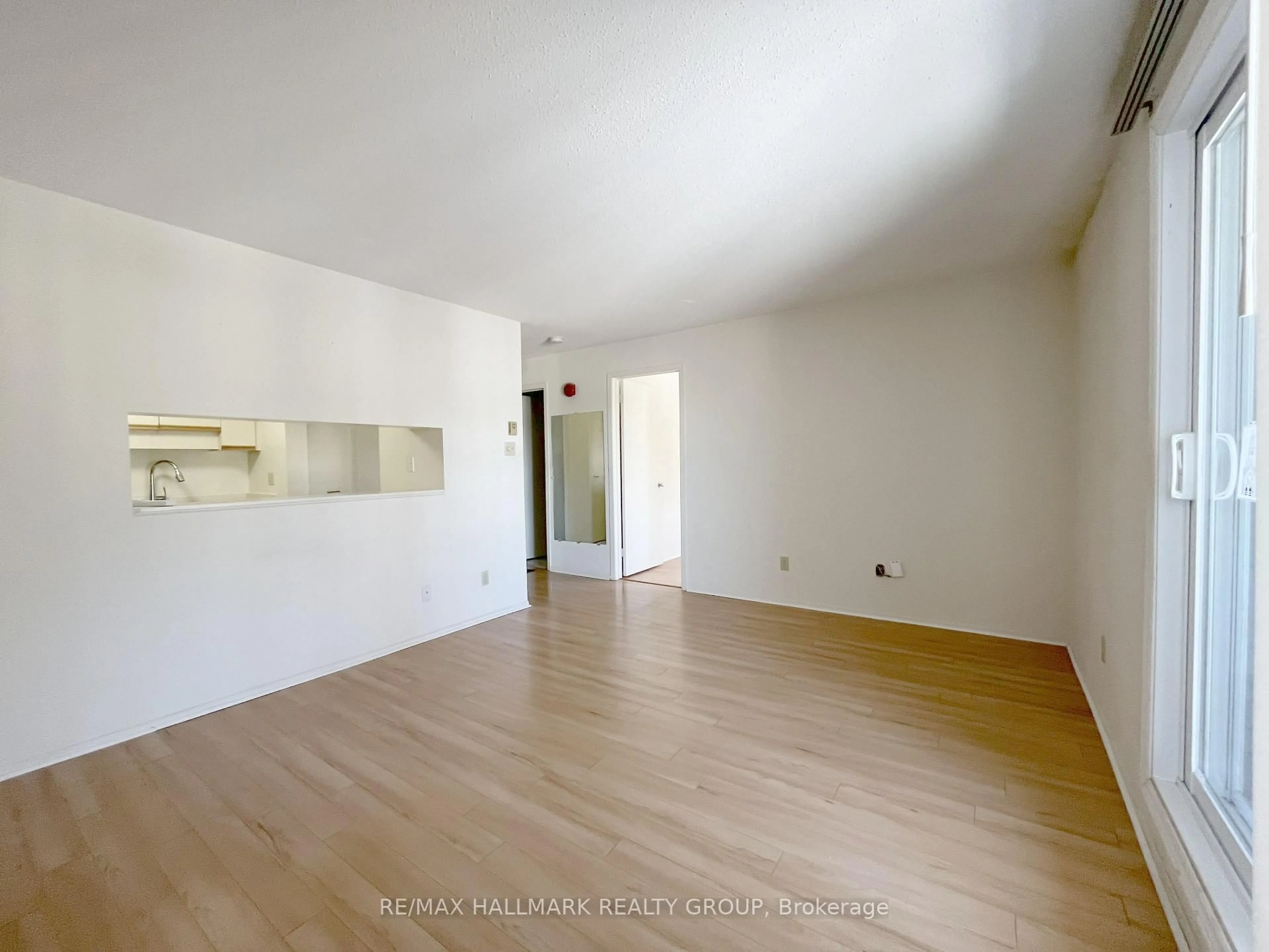 A pic of a room for 214 Viewmount Dr #310, Ottawa Ontario K2E 7X3