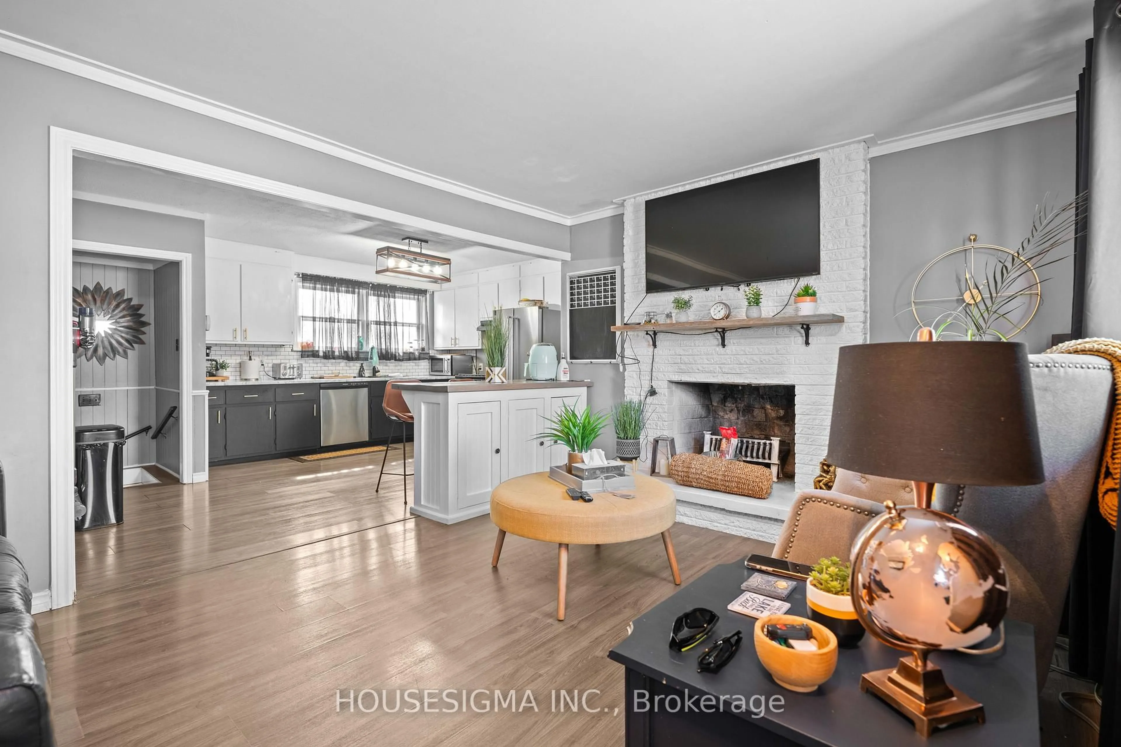 Open concept kitchen, unknown for 350 Warren St, Central Elgin Ontario N5L 1B5