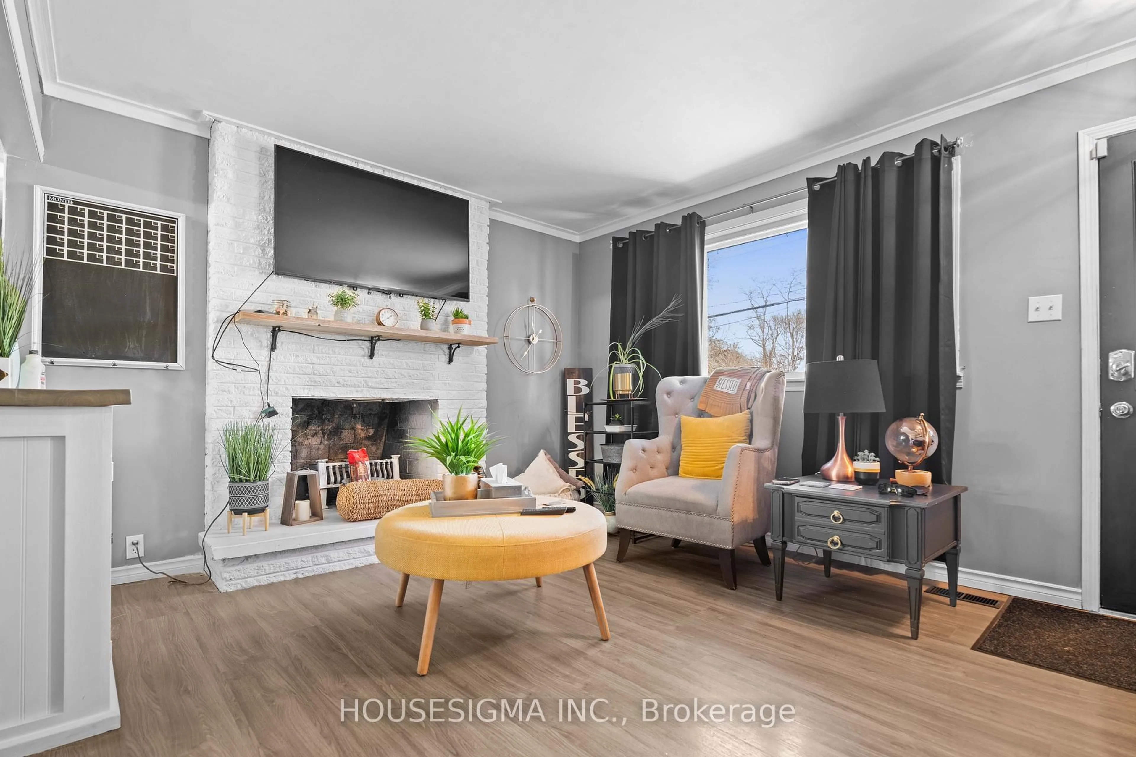 Living room with furniture, unknown for 350 Warren St, Central Elgin Ontario N5L 1B5