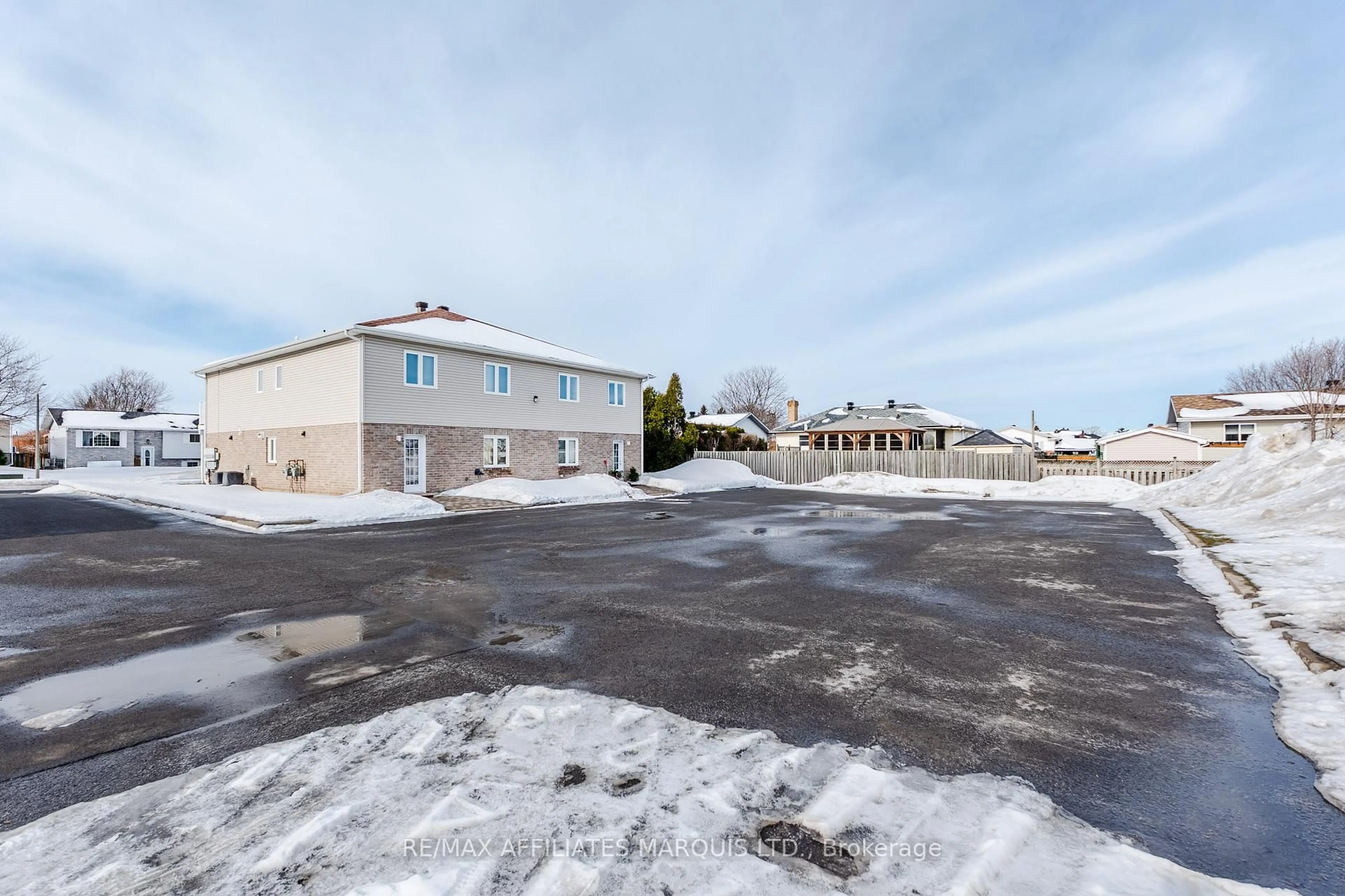 Unknown for 1101 Gretchen Crt, Cornwall Ontario K6H 6T2