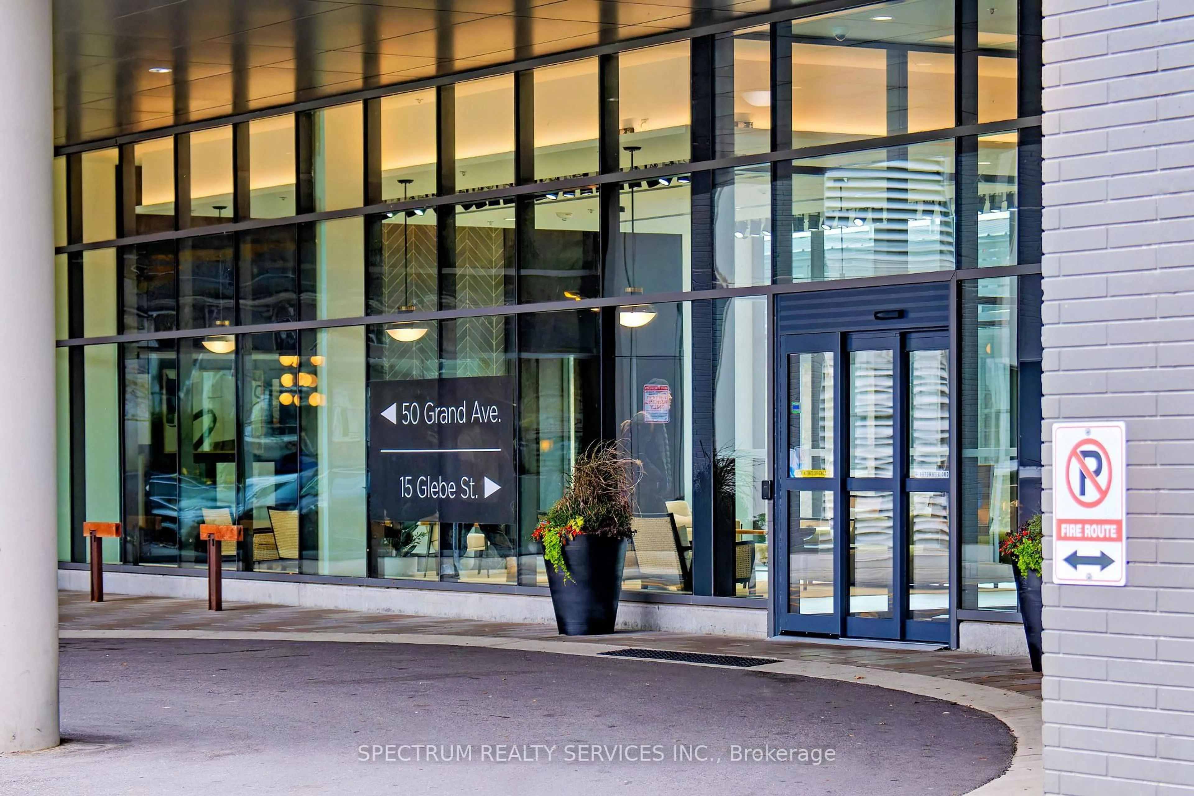 Indoor foyer for 15 Glebe St #910, Cambridge Ontario N1S 0C3