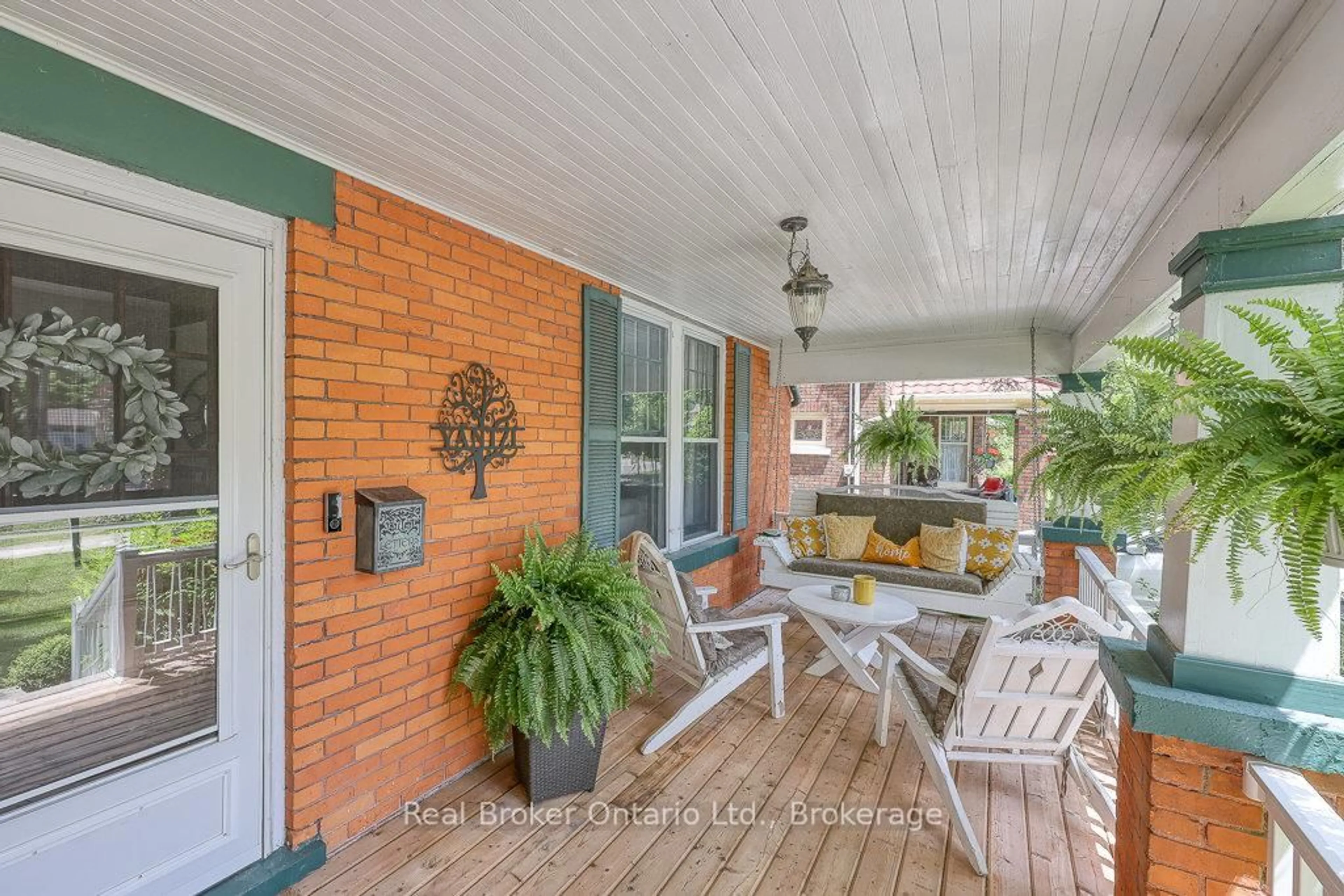 Patio, street for 285 Ingersoll Ave, Woodstock Ontario N4S 4W8