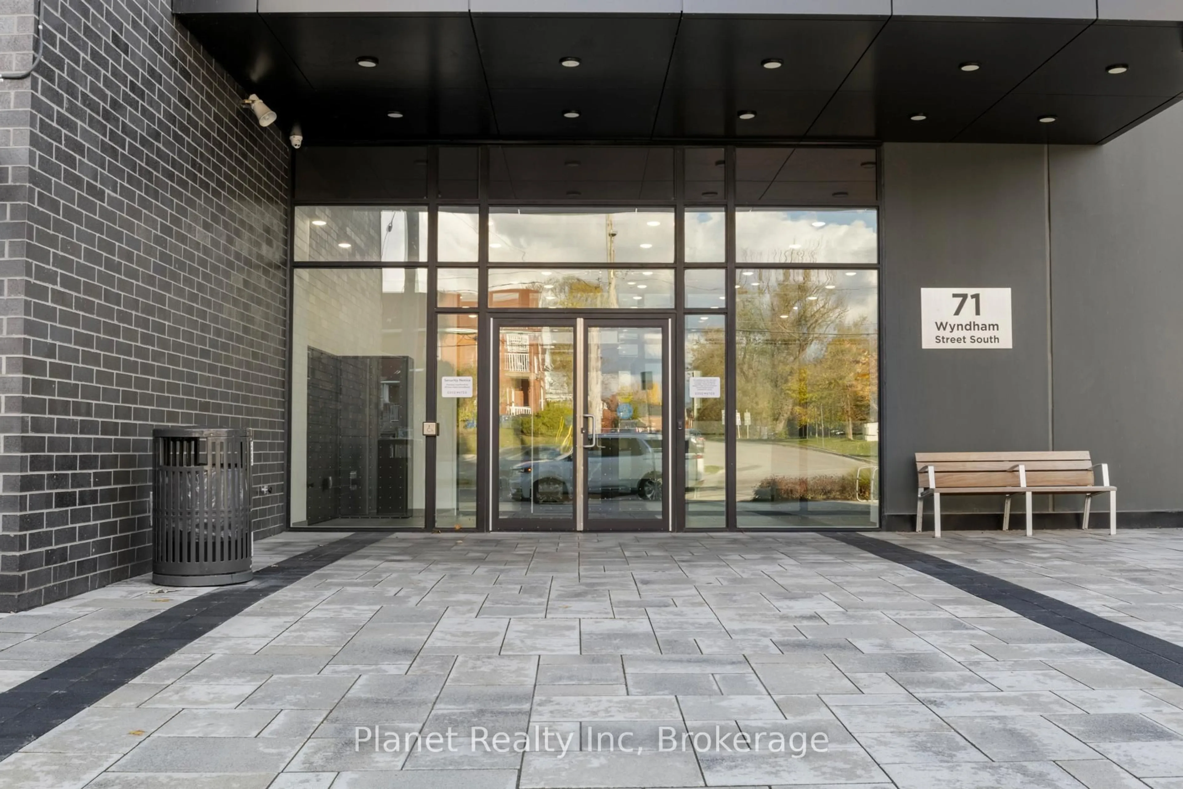 Indoor foyer for 71 Wyndham St #712, Guelph Ontario N1E 5R3