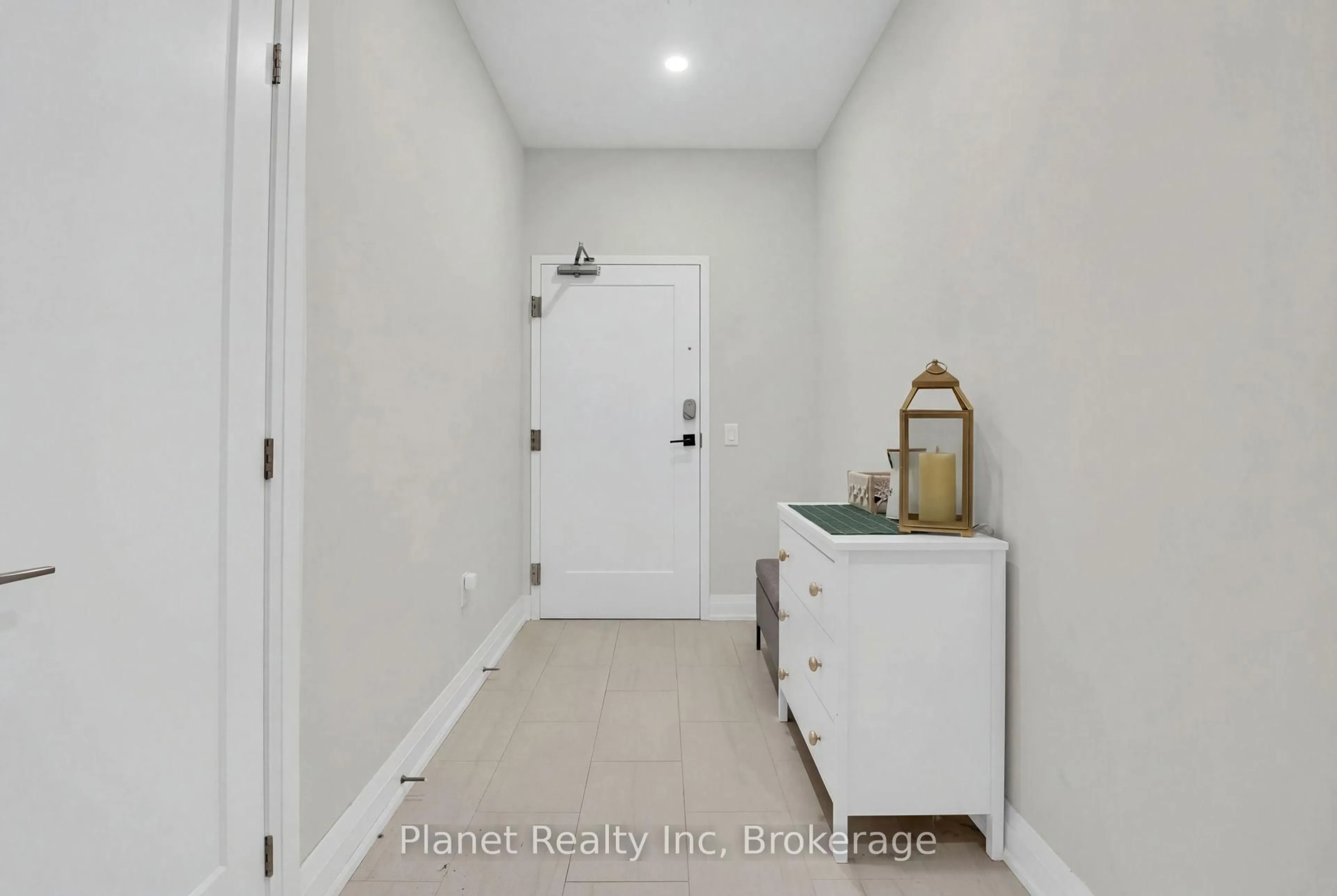 Indoor entryway for 71 Wyndham St #712, Guelph Ontario N1E 5R3