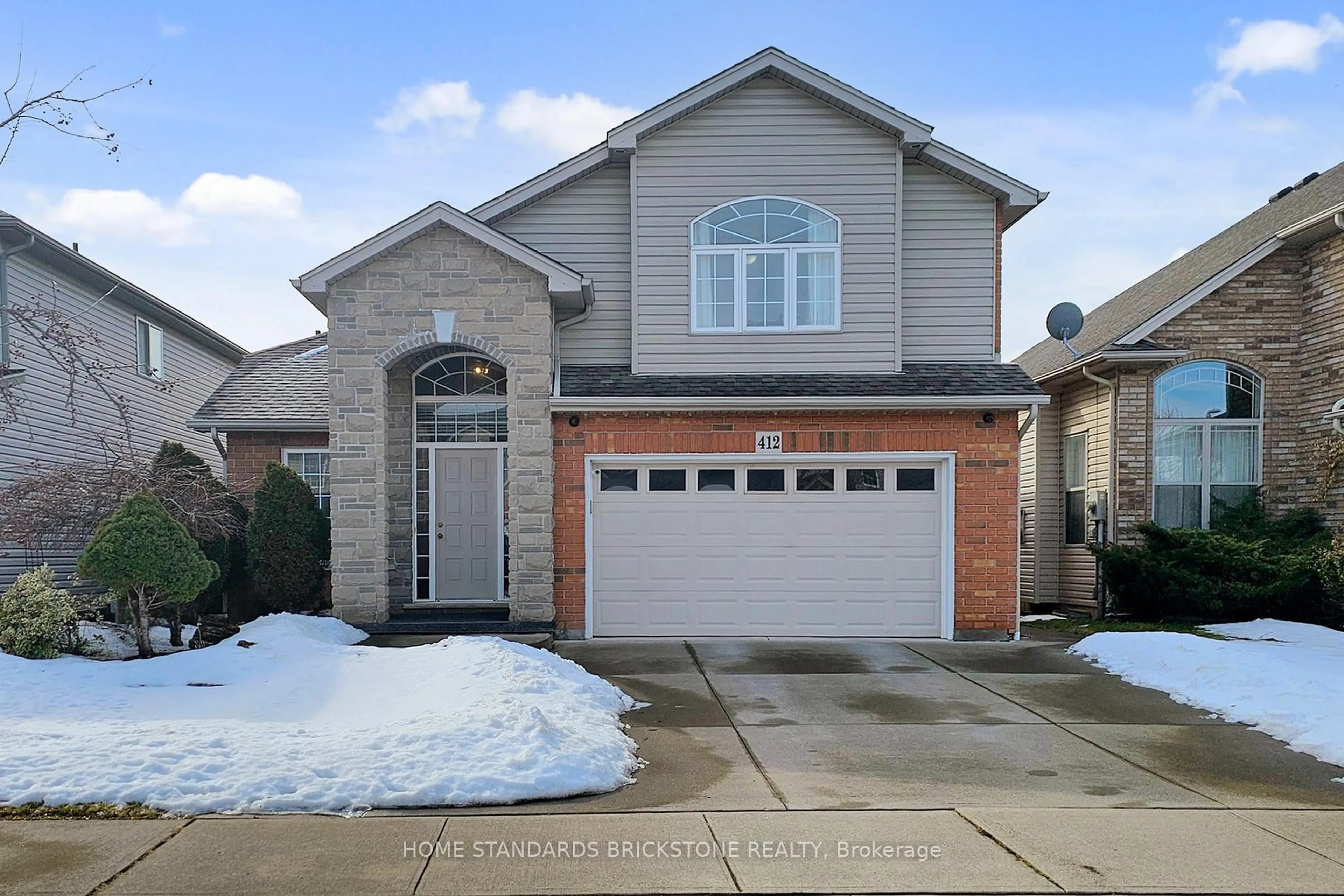 Home with brick exterior material, street for 412 Autumn Cres, Welland Ontario L3C 7J9