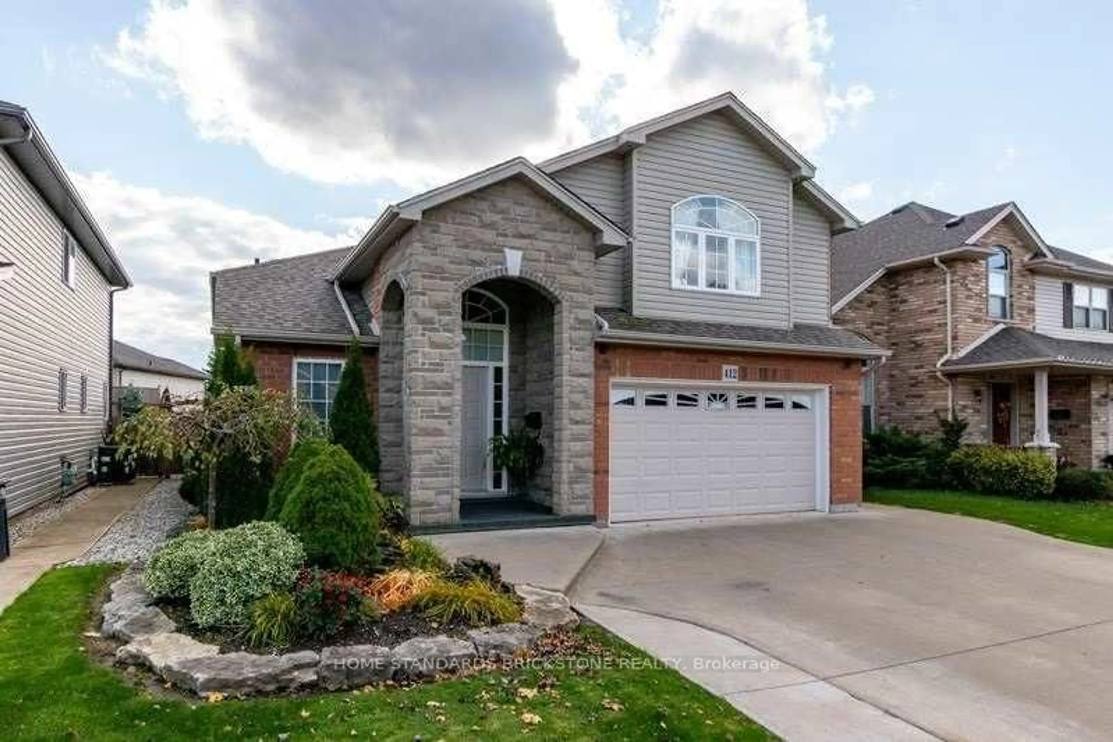 Home with brick exterior material, street for 412 Autumn Cres, Welland Ontario L3C 7J9