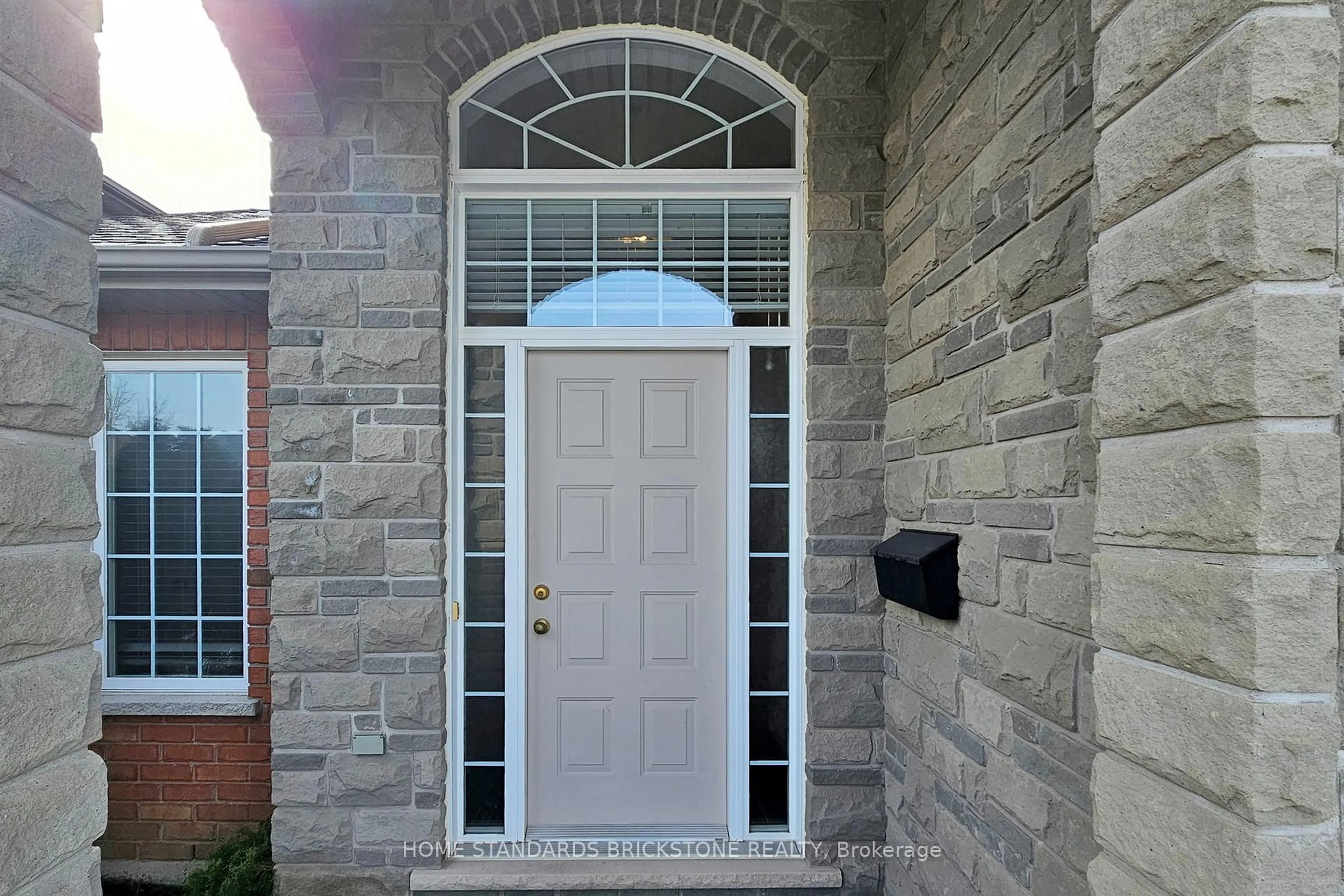 Indoor entryway for 412 Autumn Cres, Welland Ontario L3C 7J9