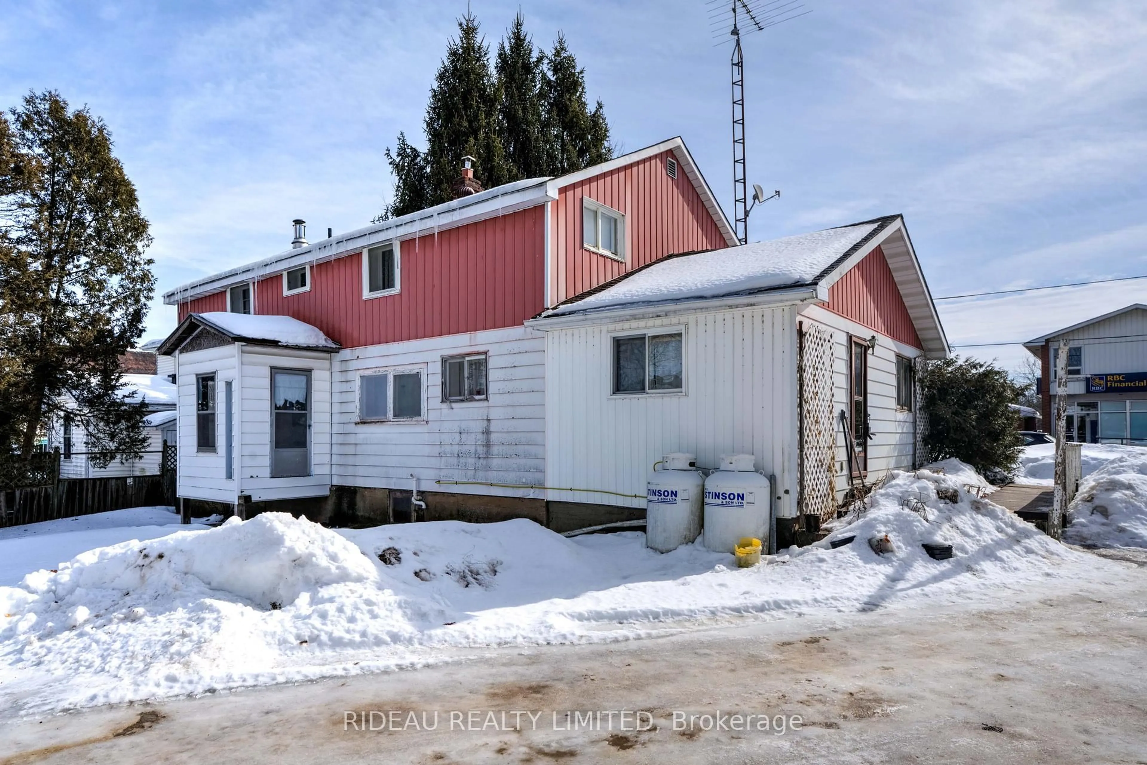 A pic from outside/outdoor area/front of a property/back of a property/a pic from drone, street for 31 Colborne St, Rideau Lakes Ontario K0G 1V0