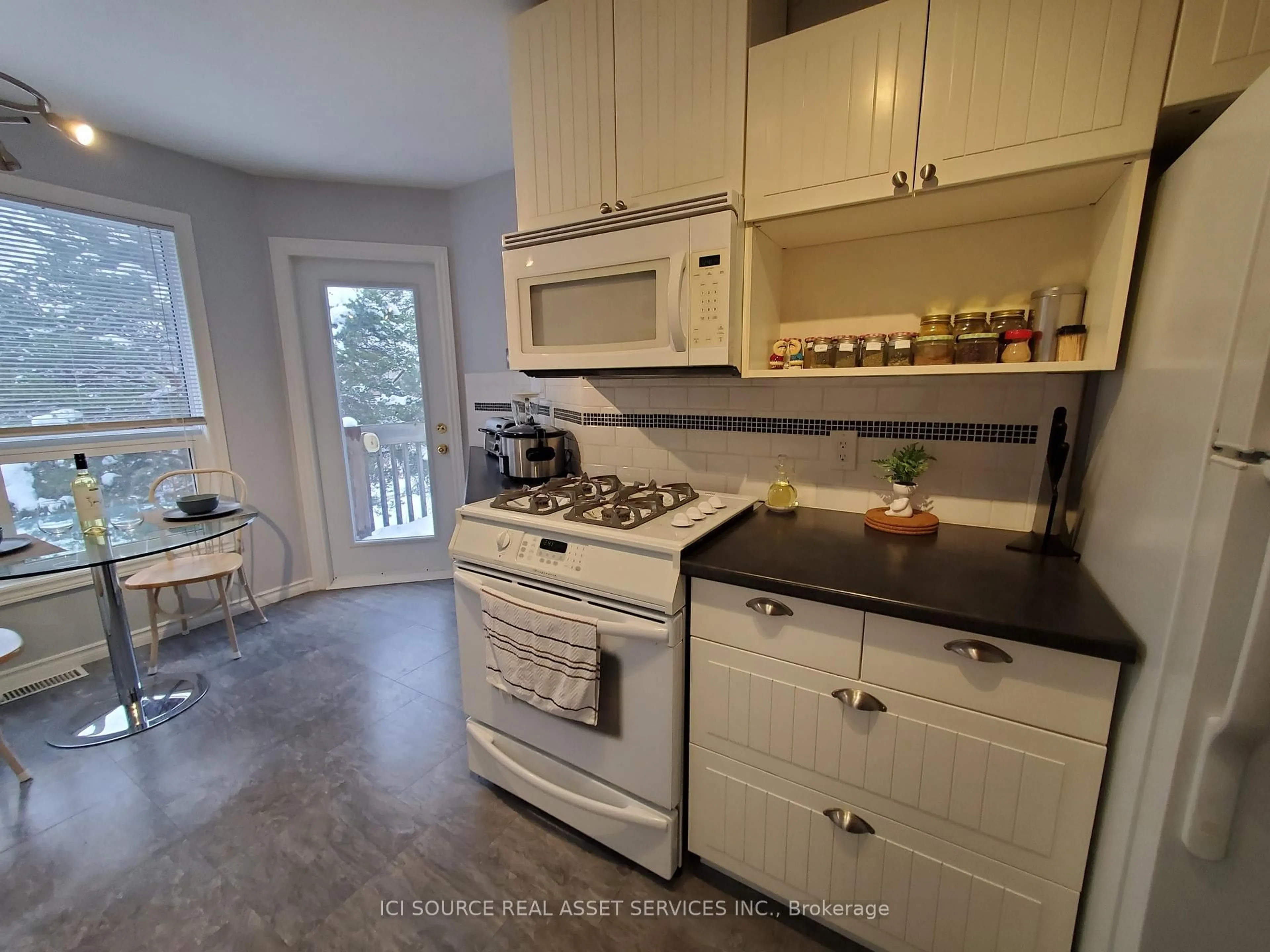 Standard kitchen, unknown for 210 Highland Cres #19, Kitchener Ontario N2M 5H7