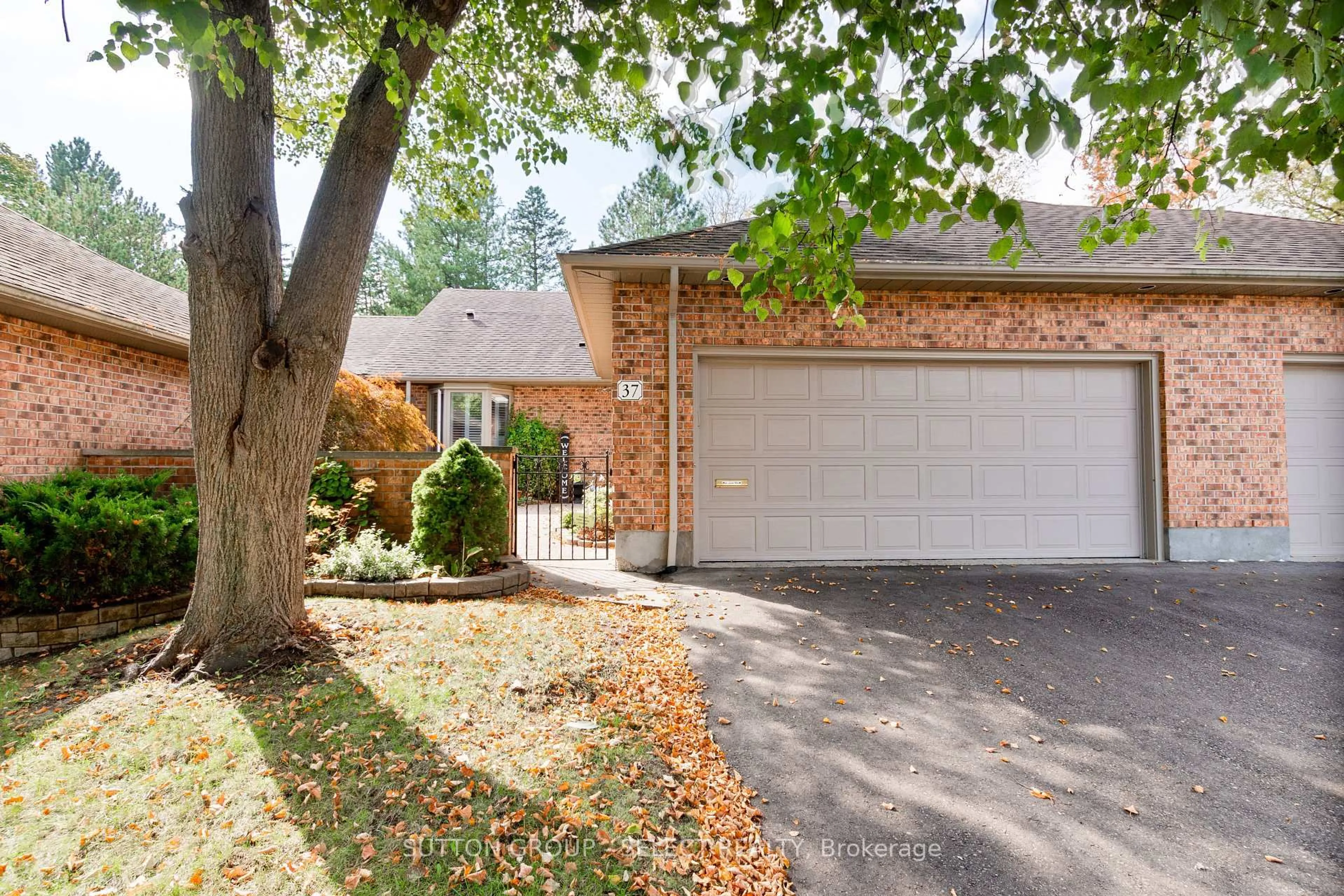 Home with brick exterior material, street for 1443 Commissioners Rd #37, London South Ontario N6K 1E2