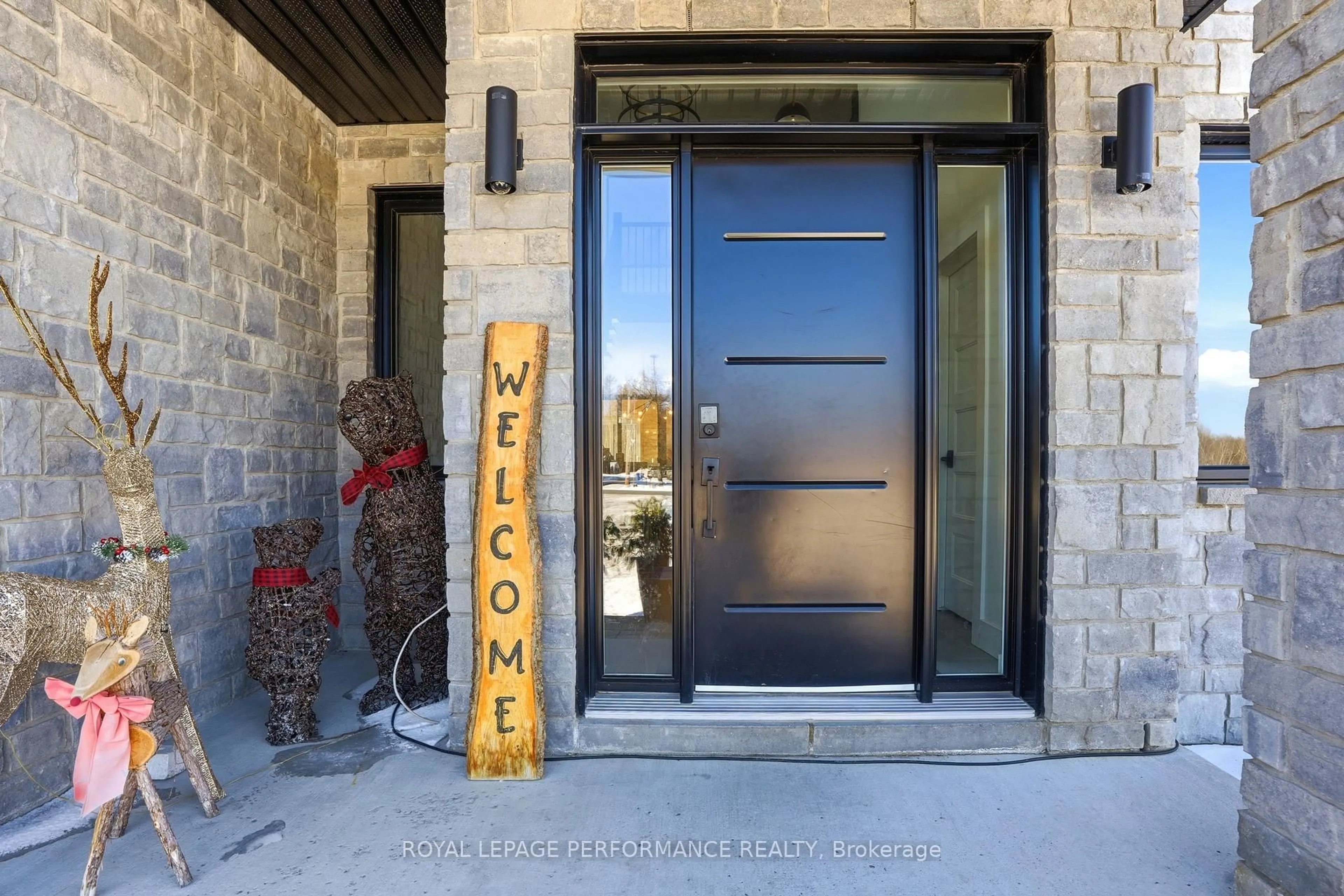 Indoor entryway for 4750 Moore Rd, Hawkesbury Ontario K0B 1P0