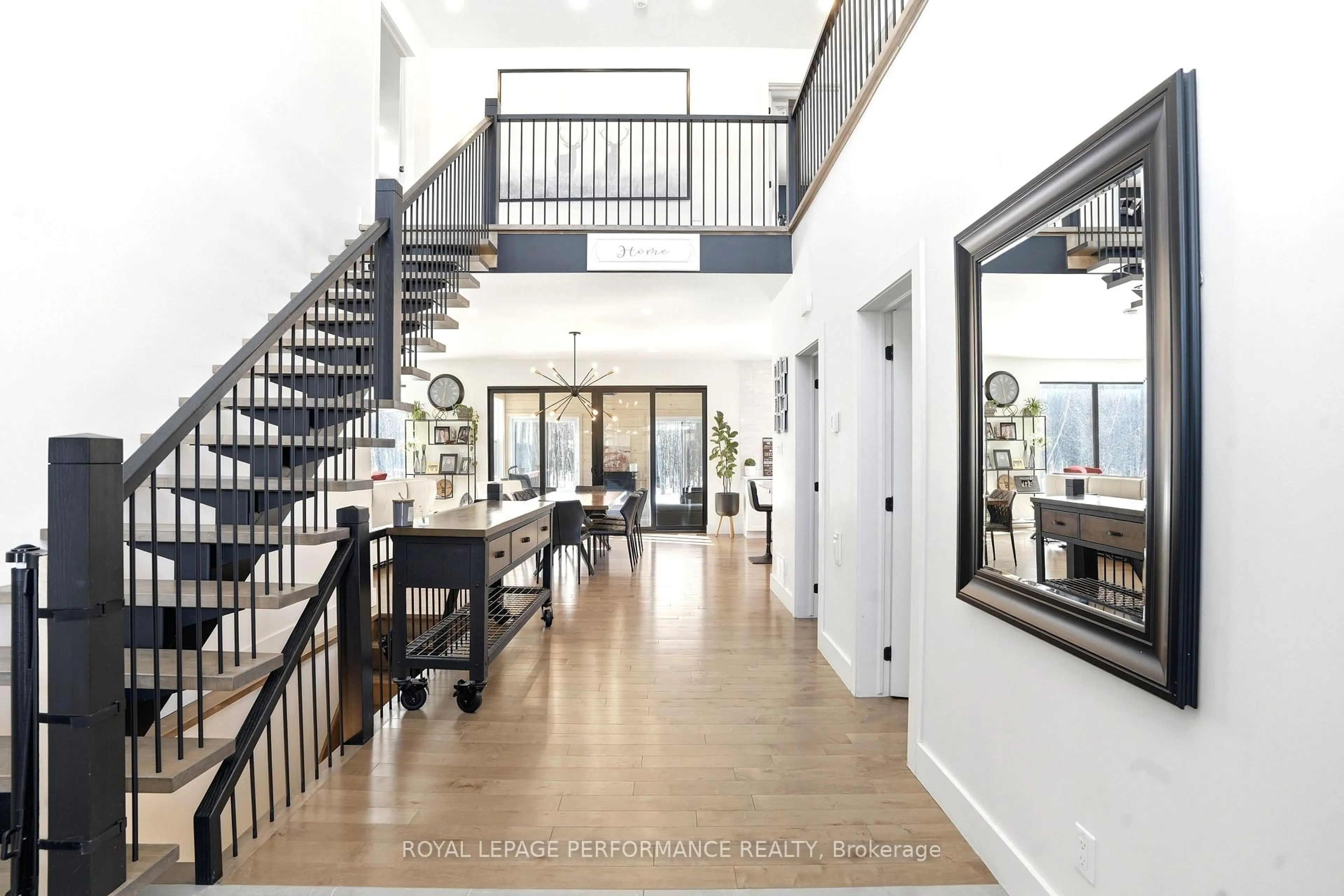 Indoor entryway for 4750 Moore Rd, Hawkesbury Ontario K0B 1P0