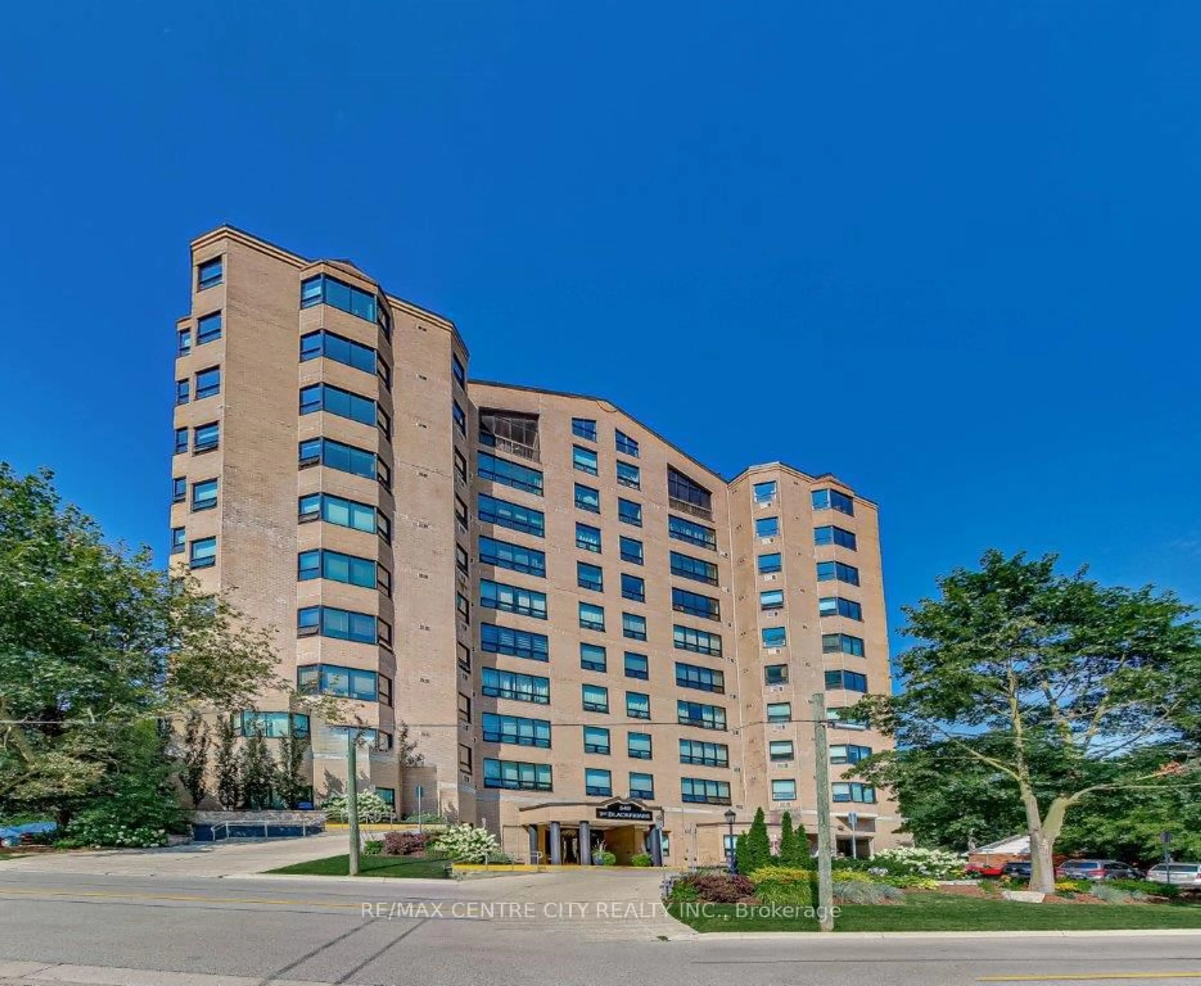 Indoor foyer for 549 RIDOUT St #203, London East Ontario N6A 5N5