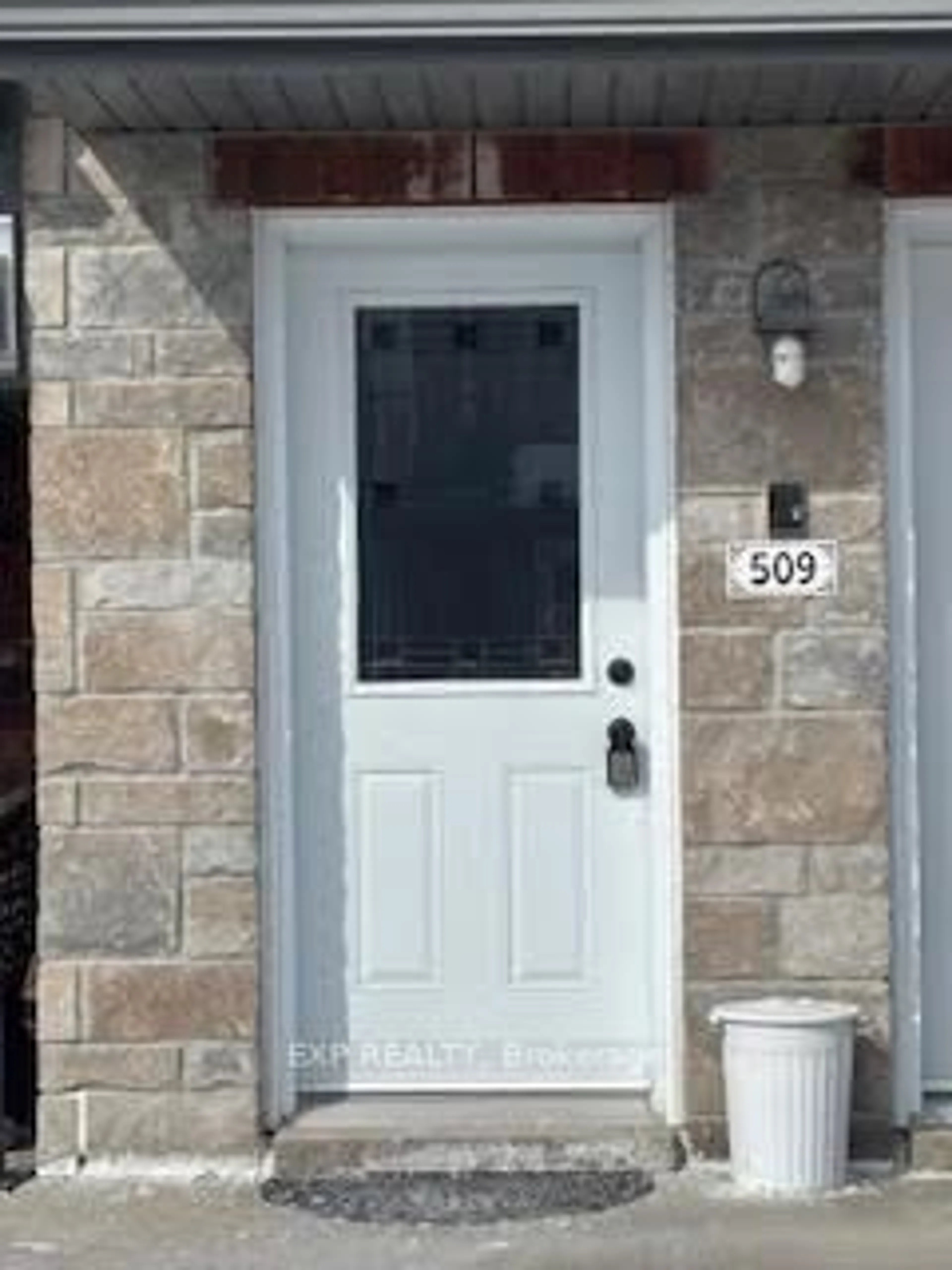 Indoor entryway for 205 Eliot St #509, Clarence-Rockland Ontario K4K 0G4