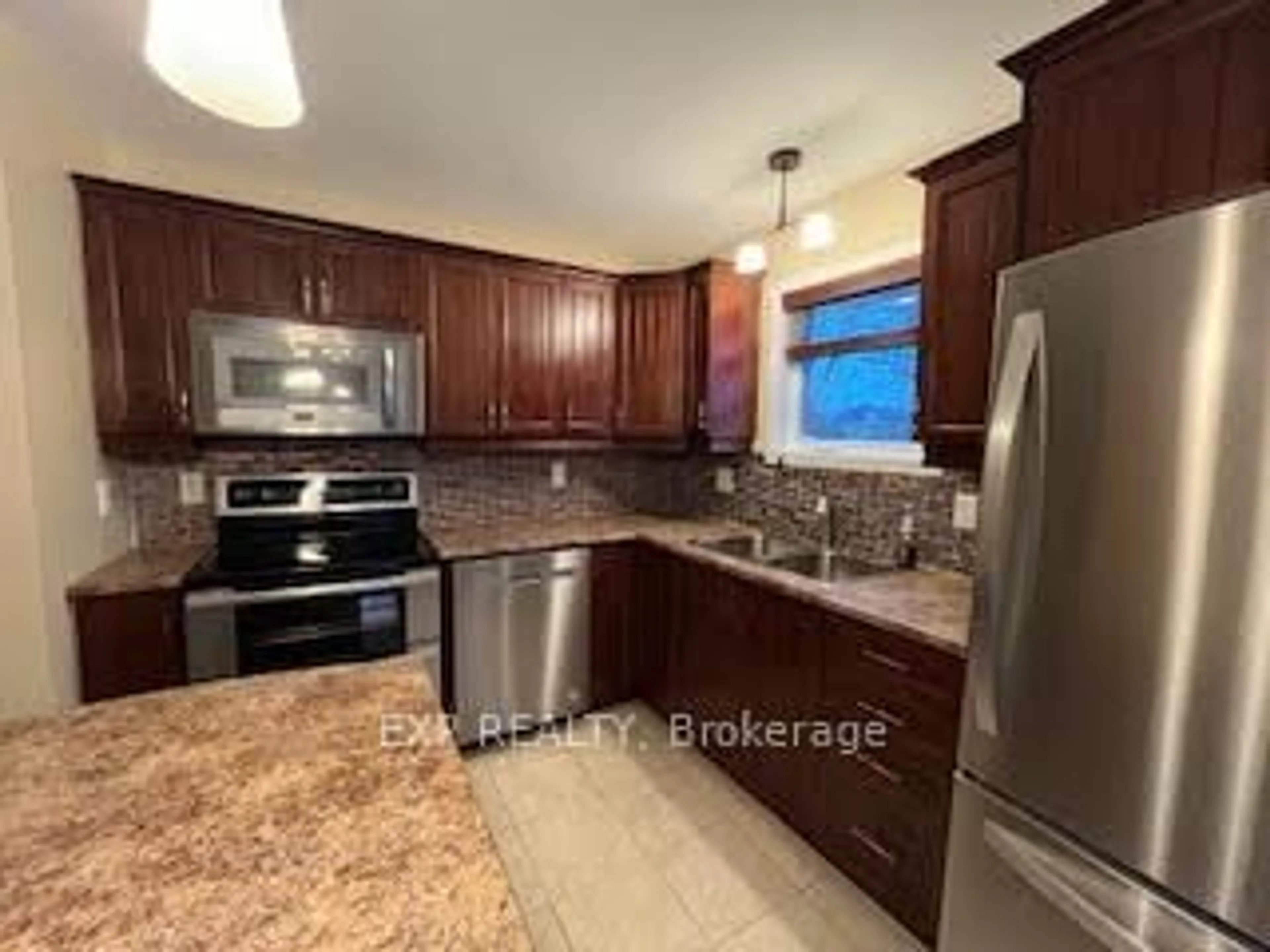 Standard kitchen, ceramic/tile floor for 205 Eliot St #509, Clarence-Rockland Ontario K4K 0G4