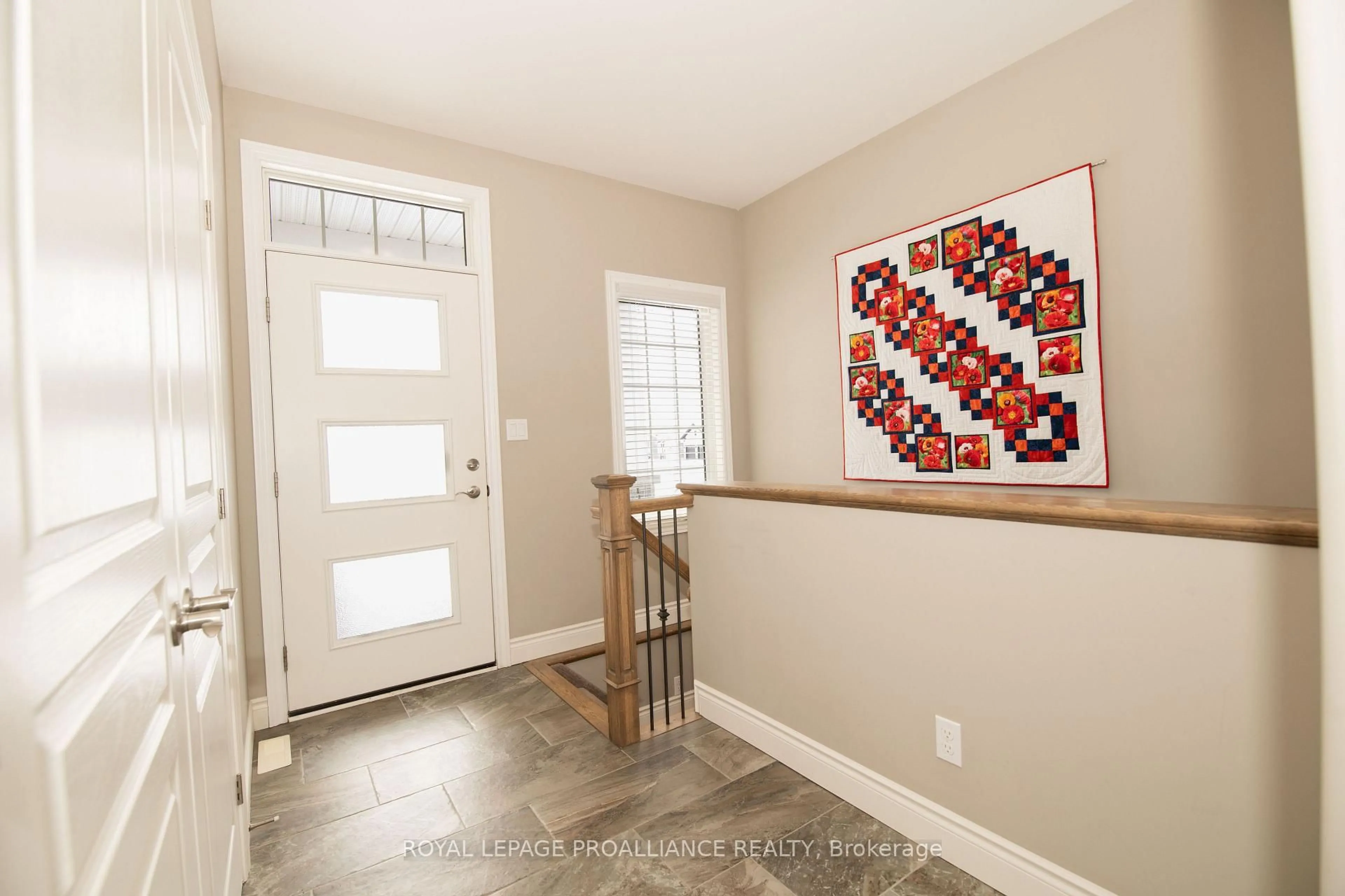 Indoor entryway for 22 Walnut Cres, Belleville Ontario K8N 0E4