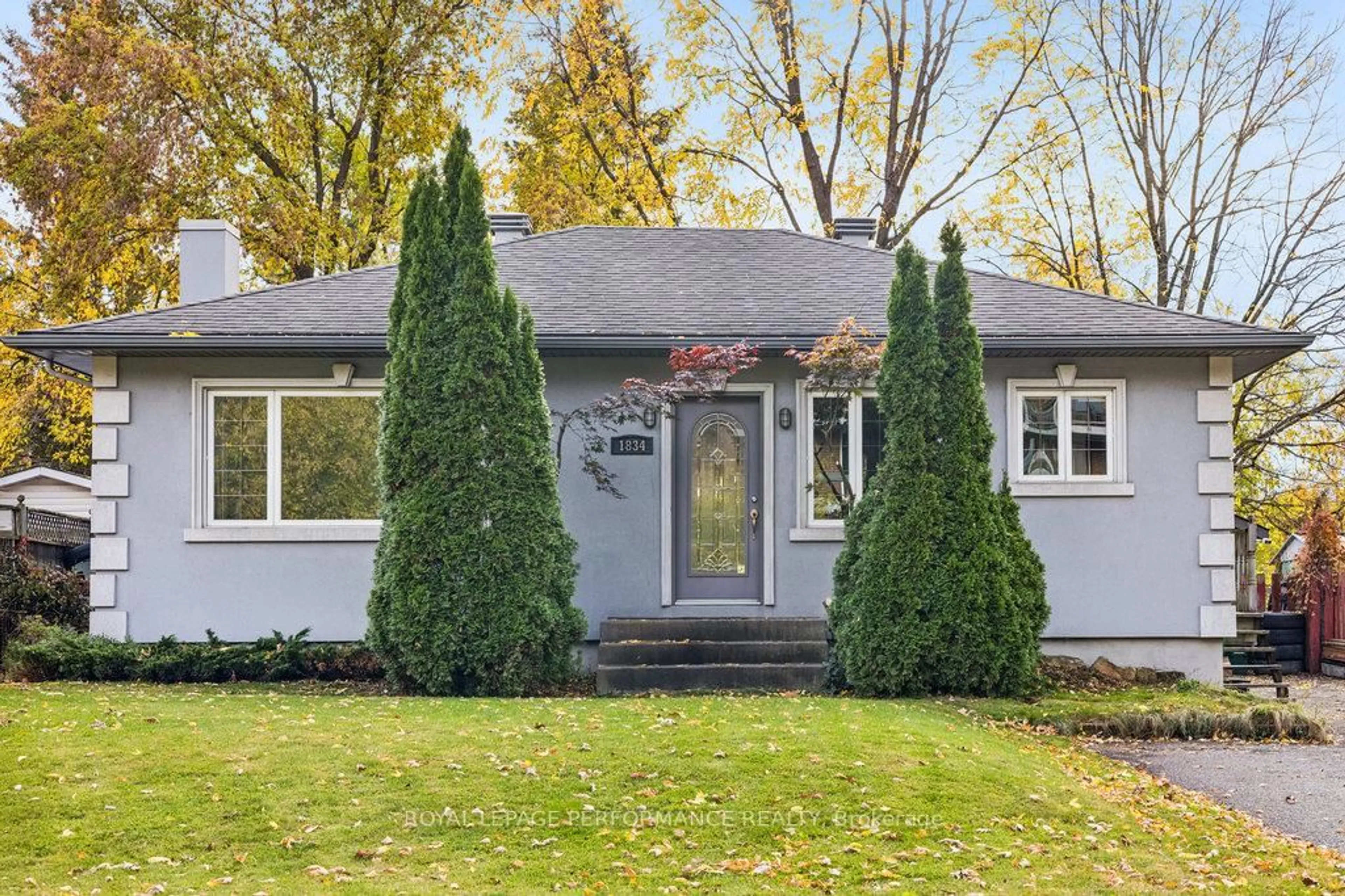 Home with vinyl exterior material, street for 1834 Russell Rd, Ottawa Ontario K1G 1L5