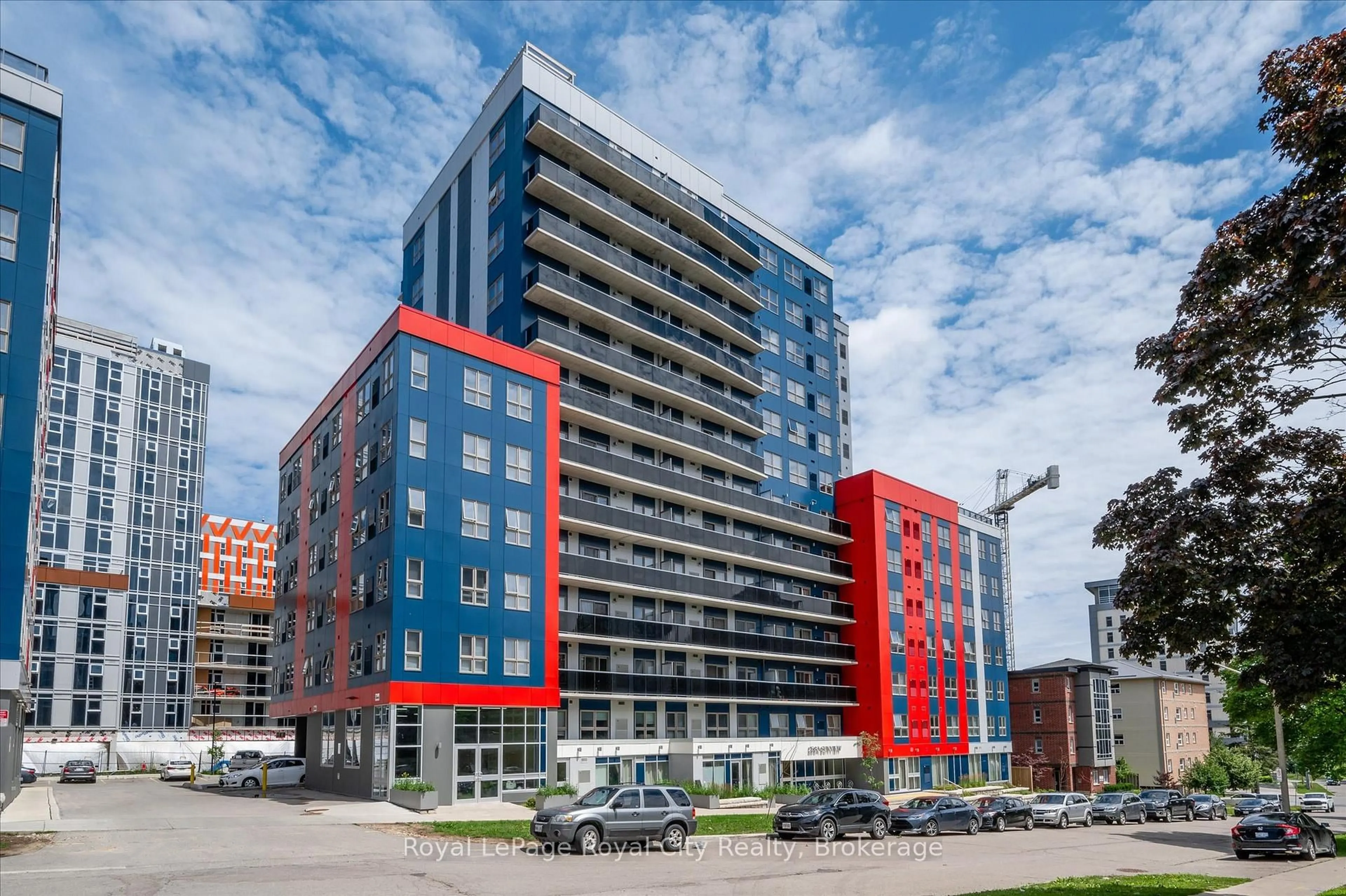 A pic from outside/outdoor area/front of a property/back of a property/a pic from drone, building for 258A Sunview St #186, Waterloo Ontario N2L 0H6