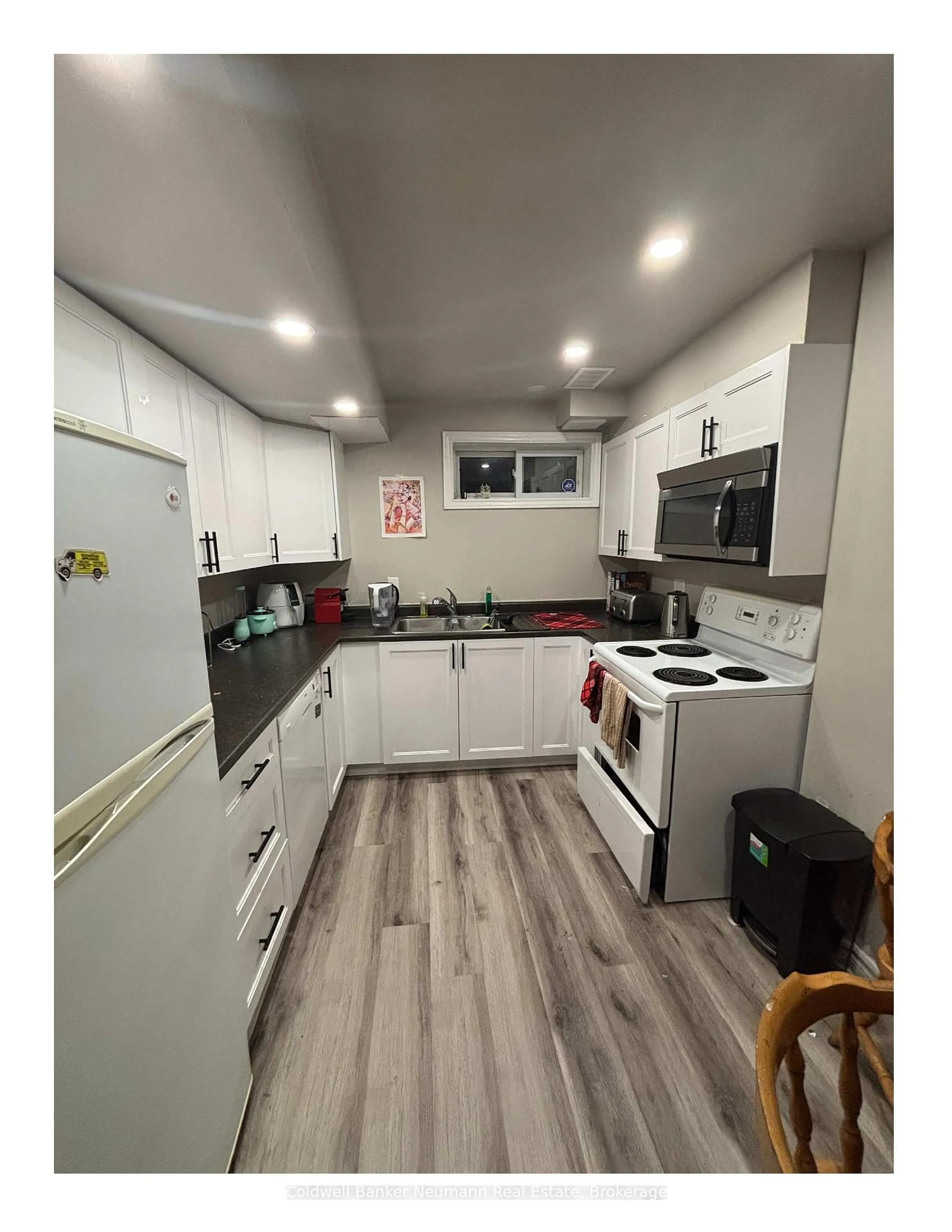Standard kitchen, wood/laminate floor for 129 RICKSON Ave, Guelph Ontario N1G 4V6