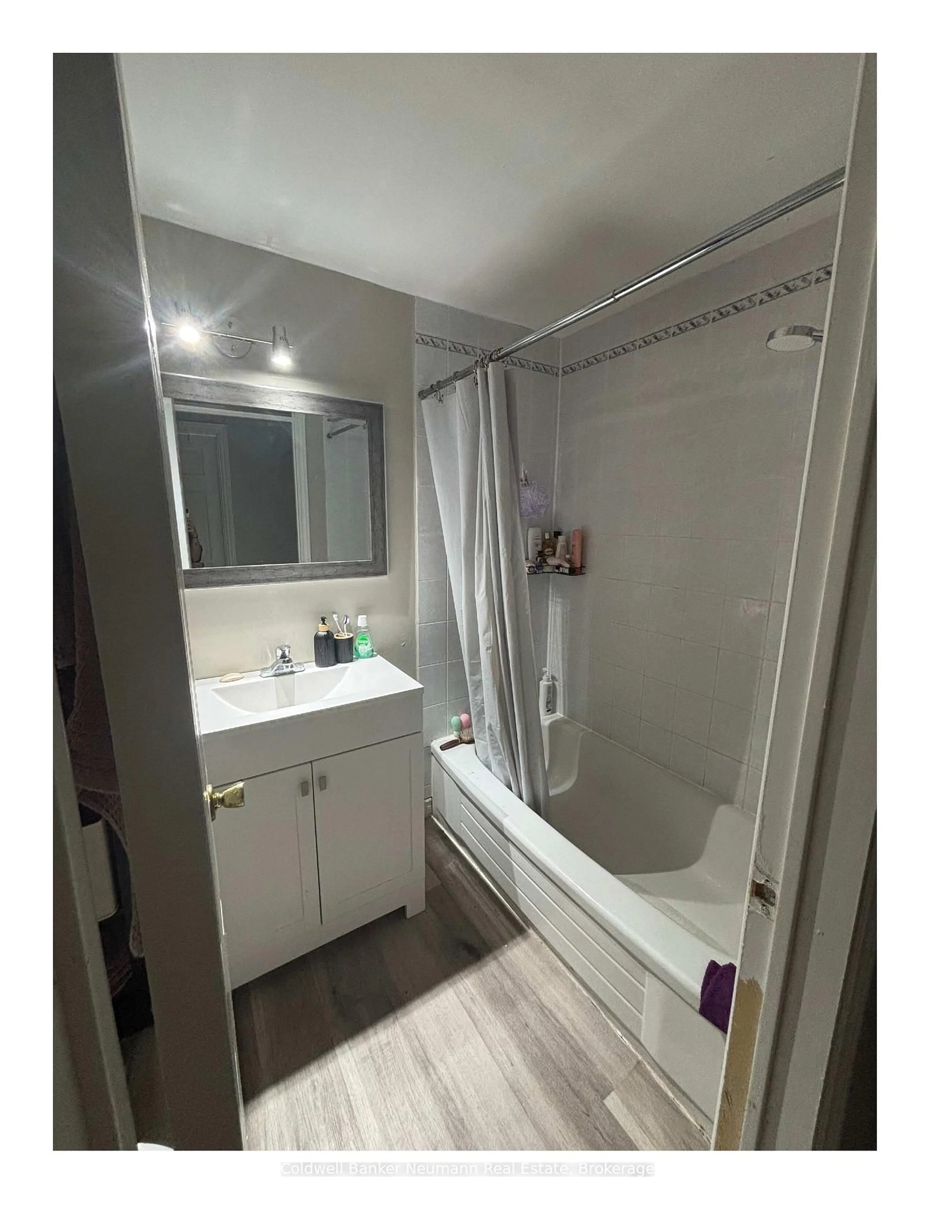Standard bathroom, unknown for 129 RICKSON Ave, Guelph Ontario N1G 4V6