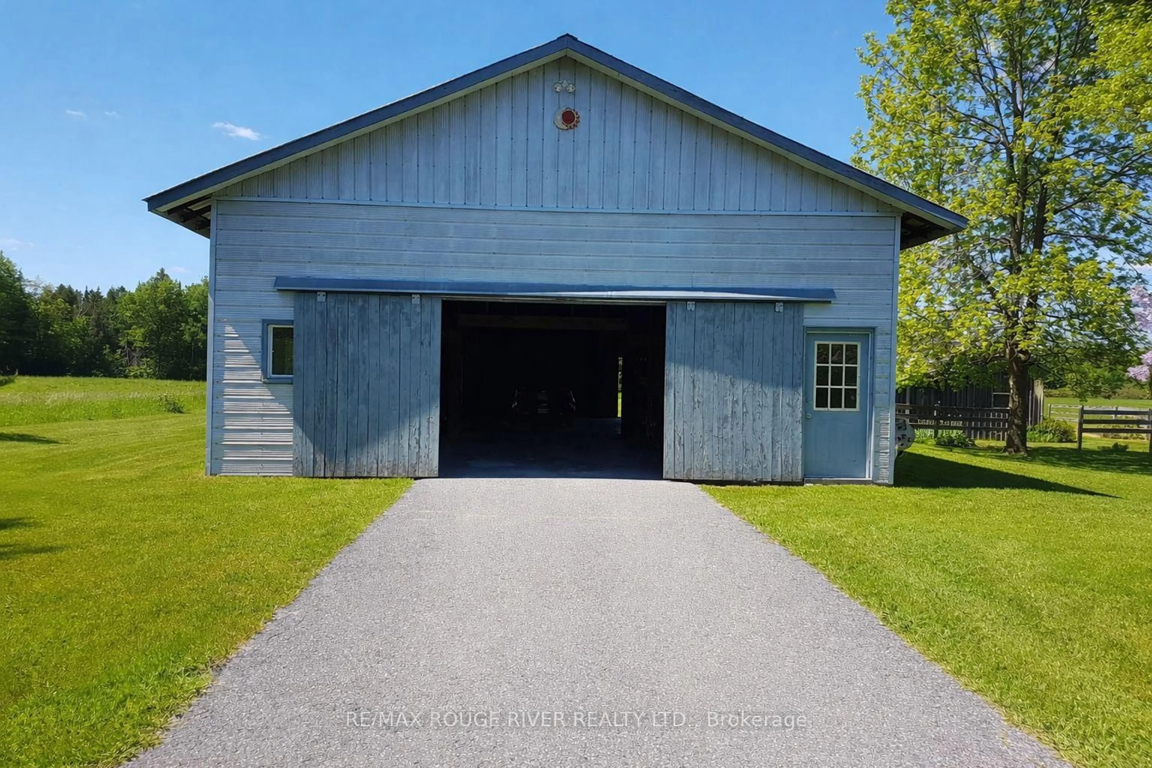 Indoor garage for 566 Sandy Flats Rd, Trent Hills Ontario K0K 2X0