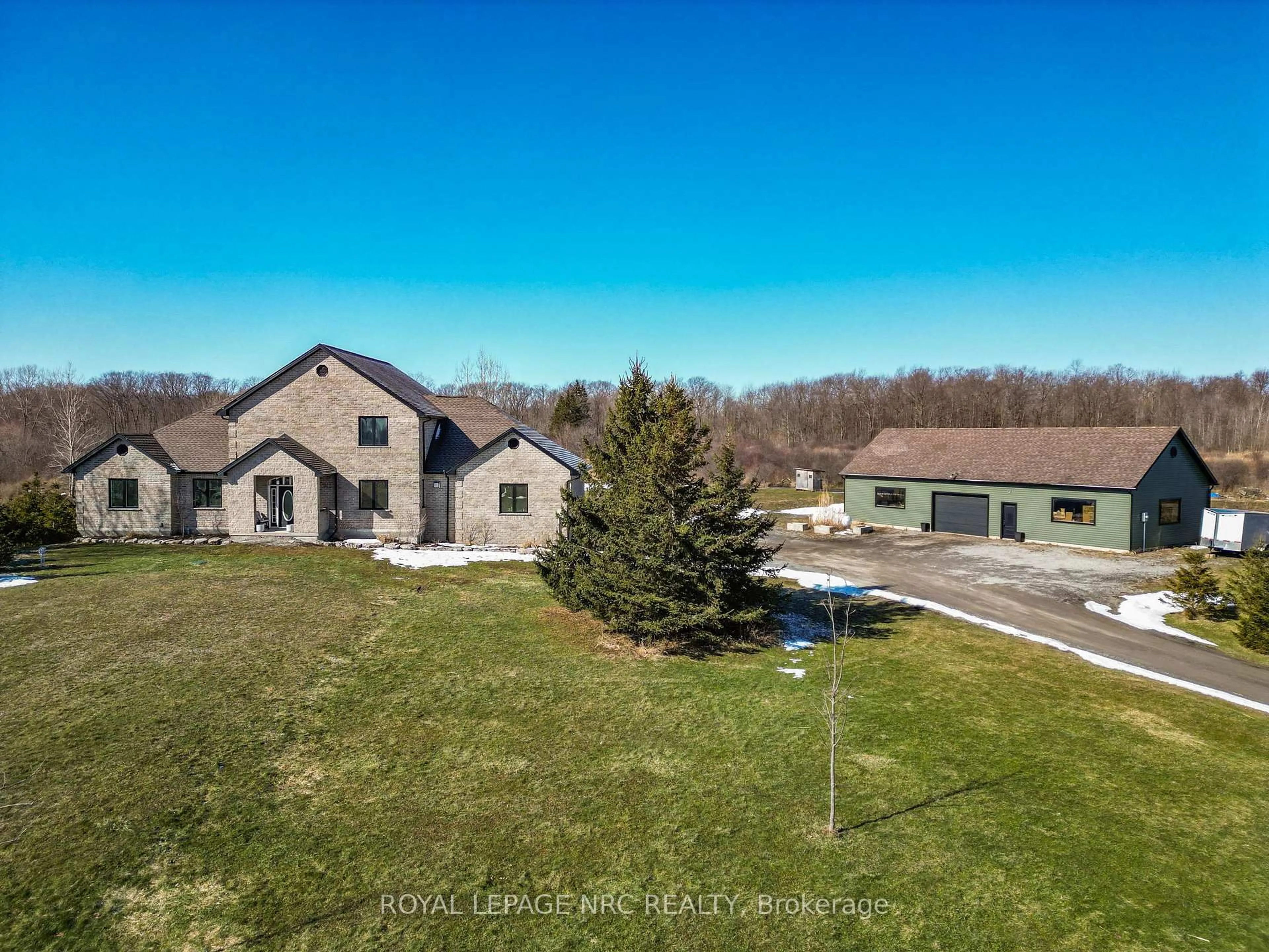 A pic from outside/outdoor area/front of a property/back of a property/a pic from drone, building for 615 Burleigh Rd, Fort Erie Ontario L0S 1N0