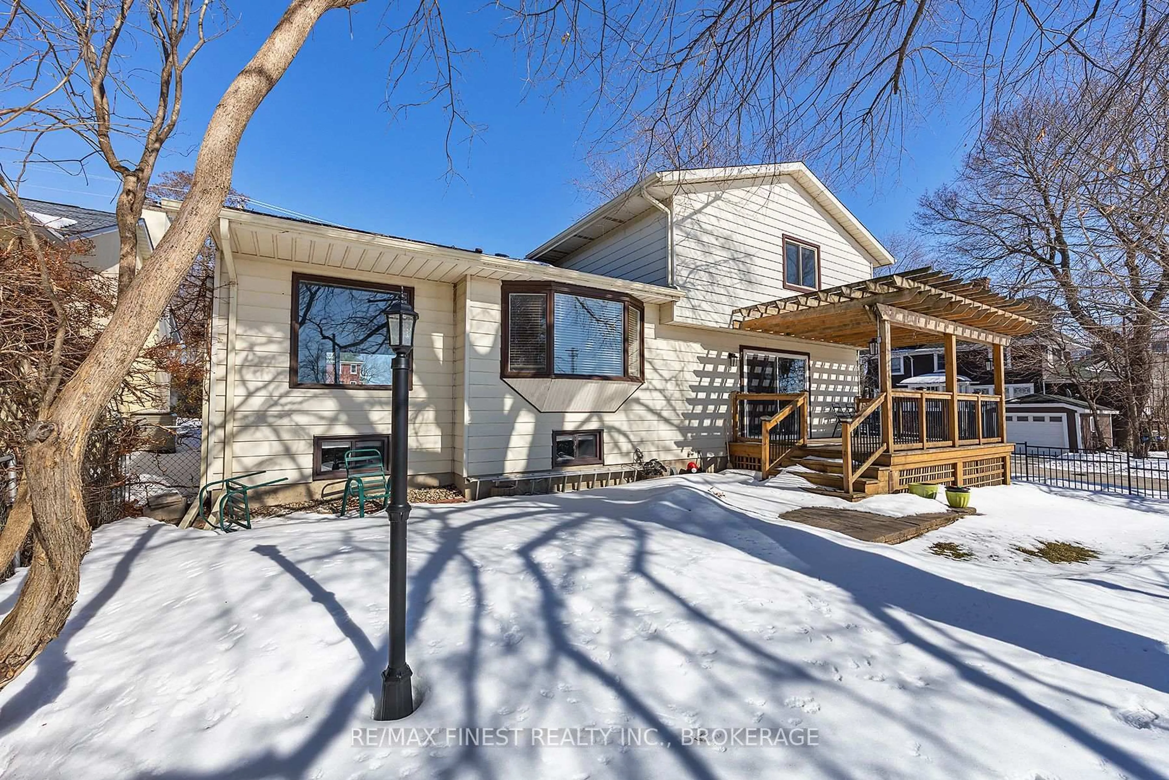 Unknown for 80 Market St, Gananoque Ontario K7G 2M3