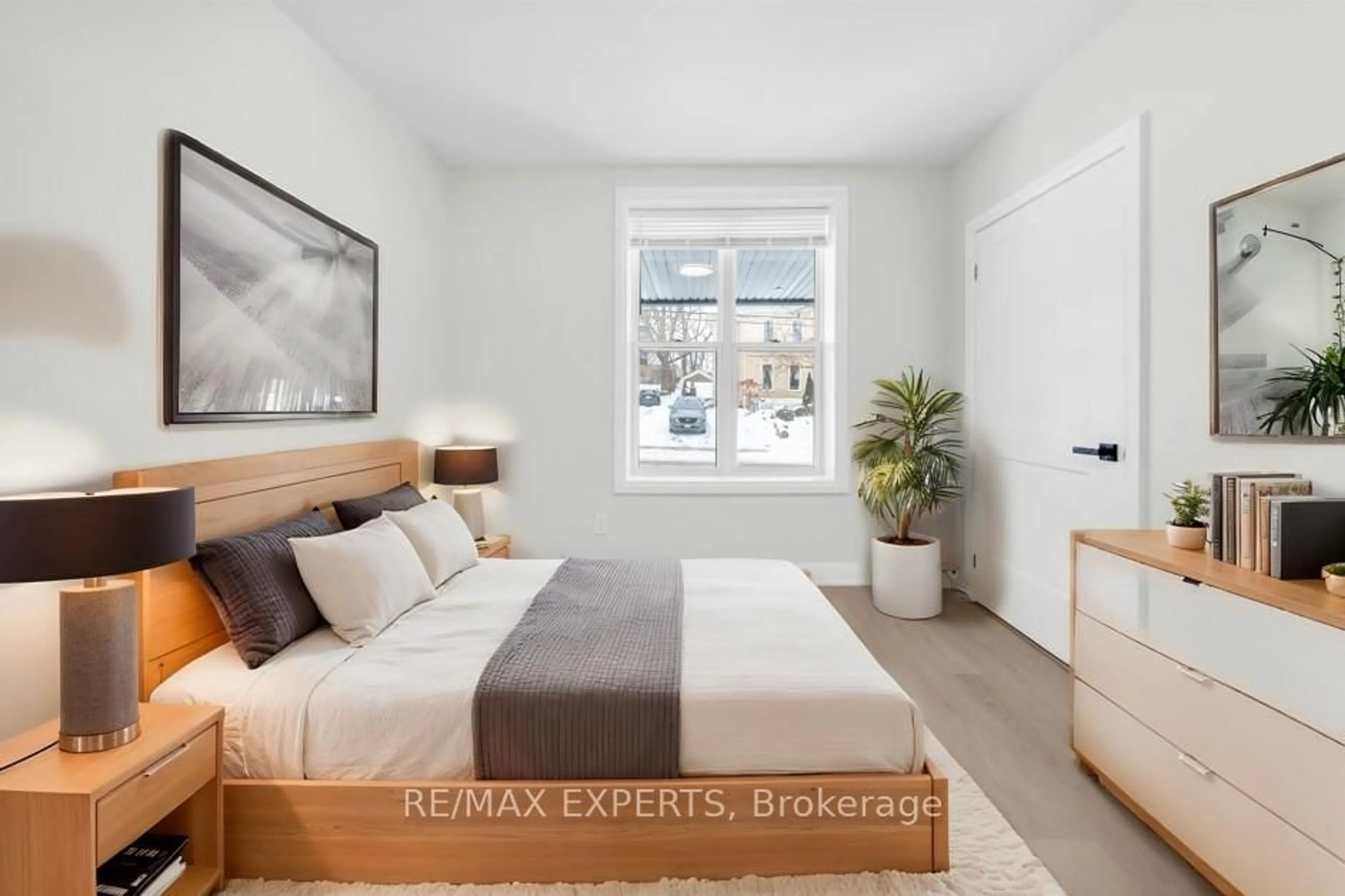 Bedroom with bed, unknown for 124 Church St, Kitchener Ontario N2G 2S4