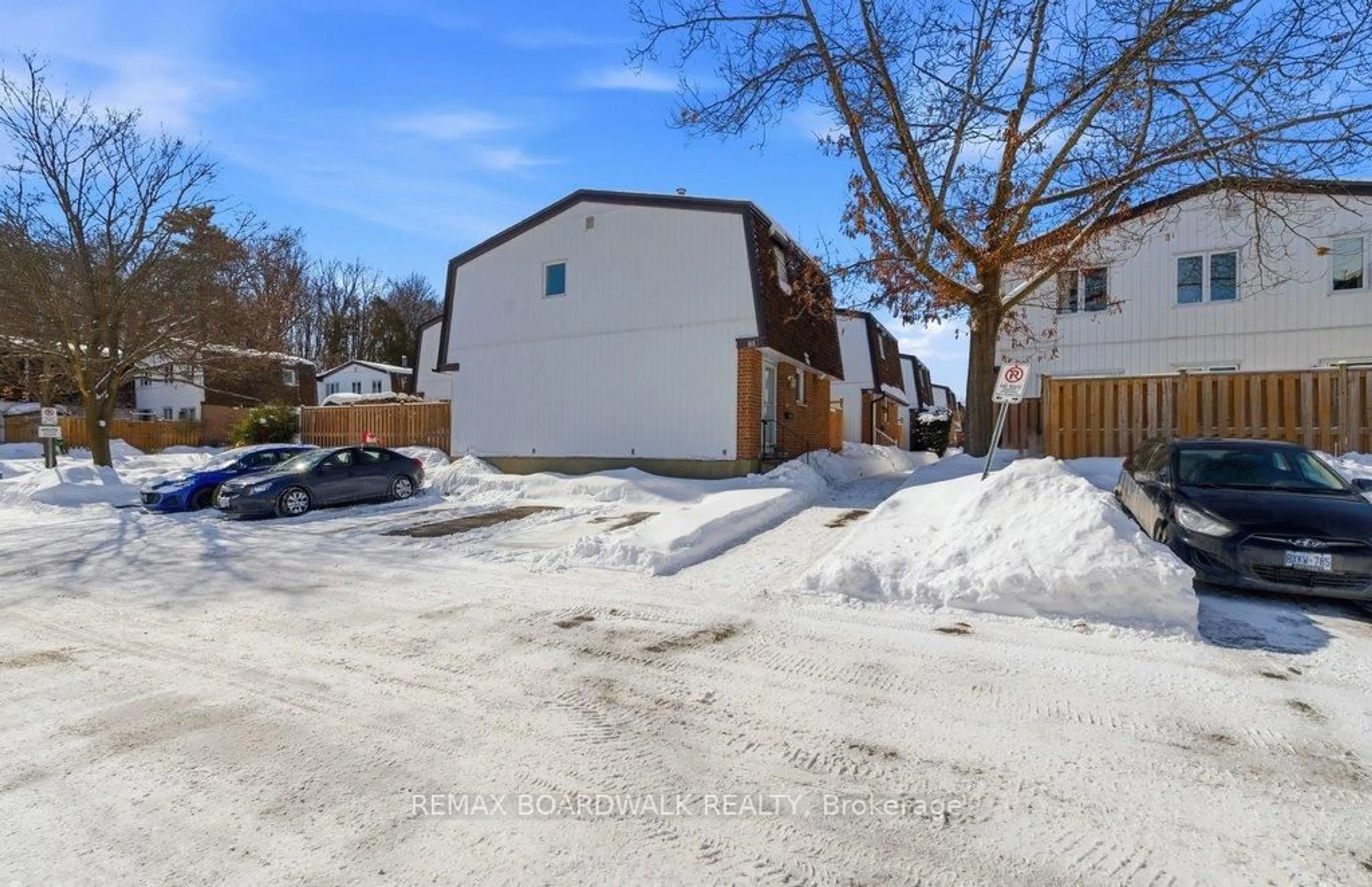 A pic from outside/outdoor area/front of a property/back of a property/a pic from drone, street for 837 Eastvale Dr #65, Ottawa Ontario K1J 7T5