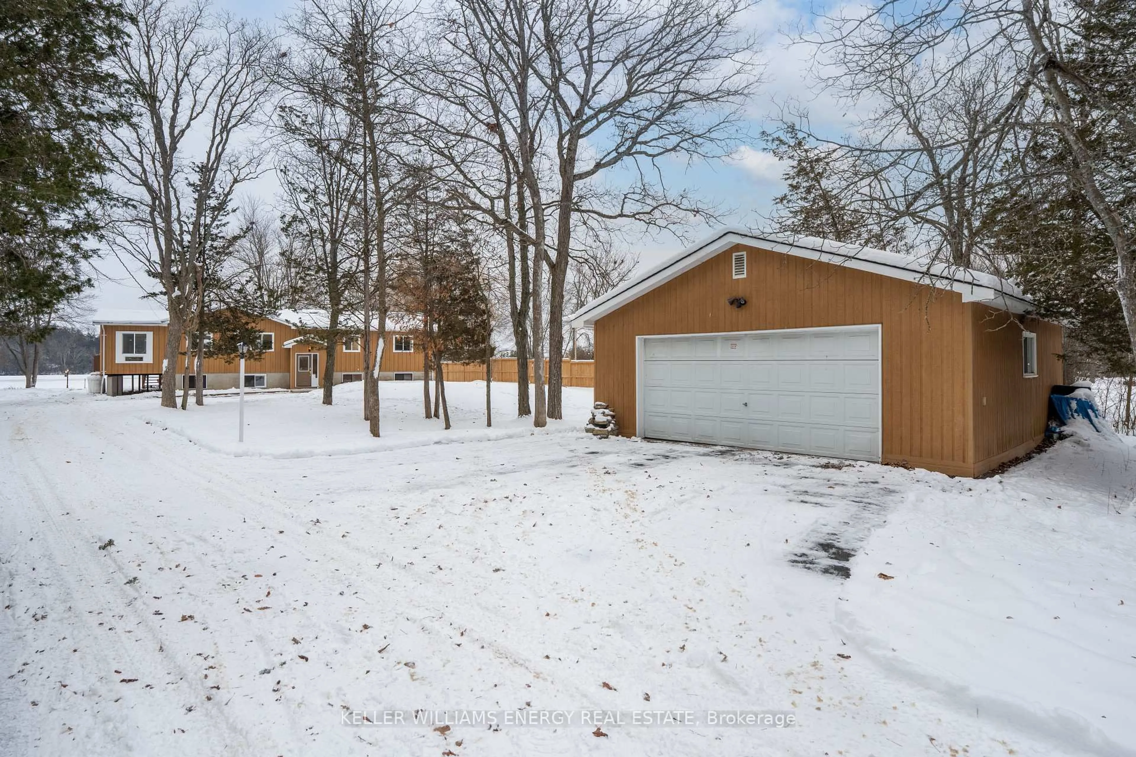Indoor garage for 269 Hillside Dr, Trent Hills Ontario K0L 1L0