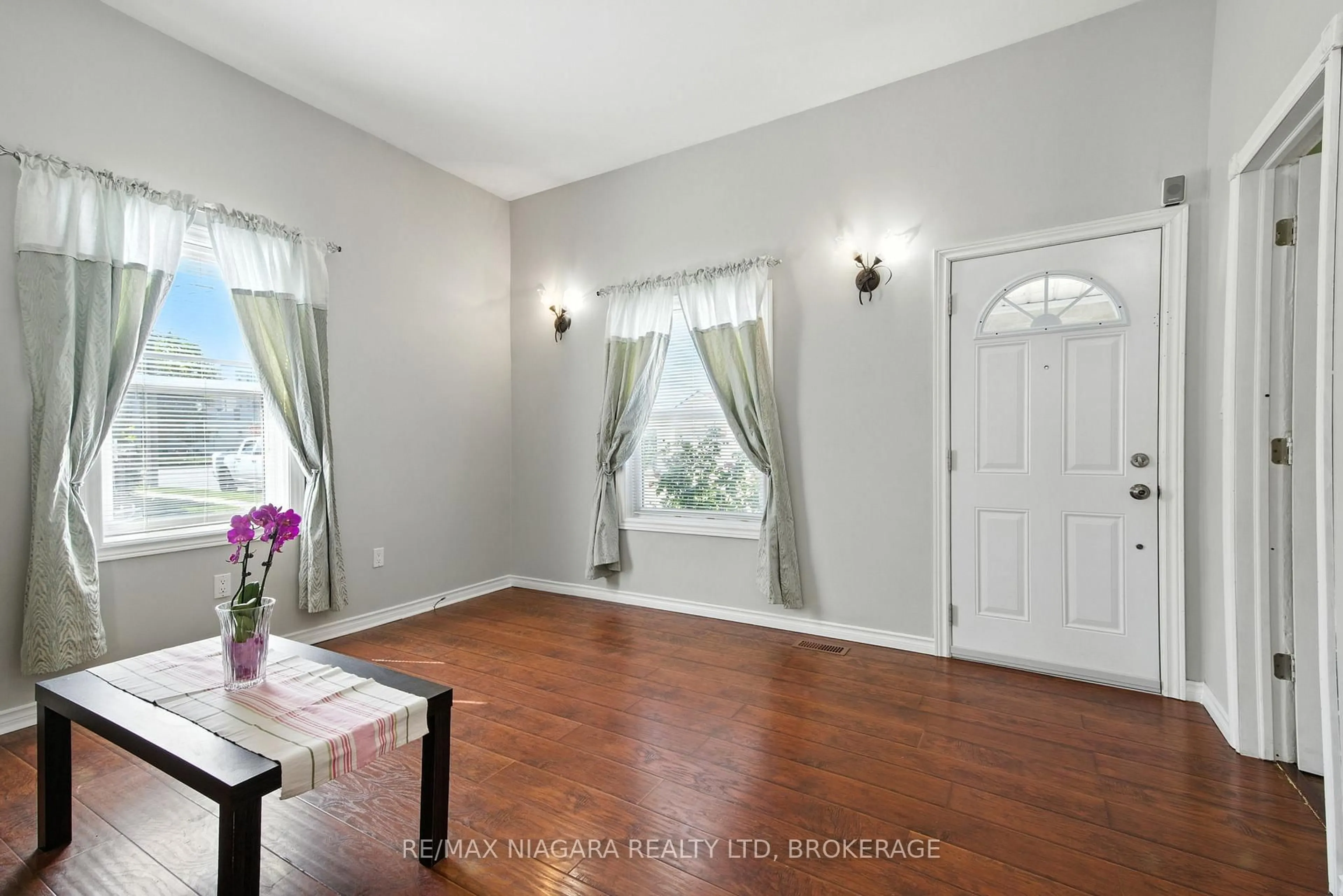 Unknown for 4 Woodland Ave, St. Catharines Ontario L2R 5A2