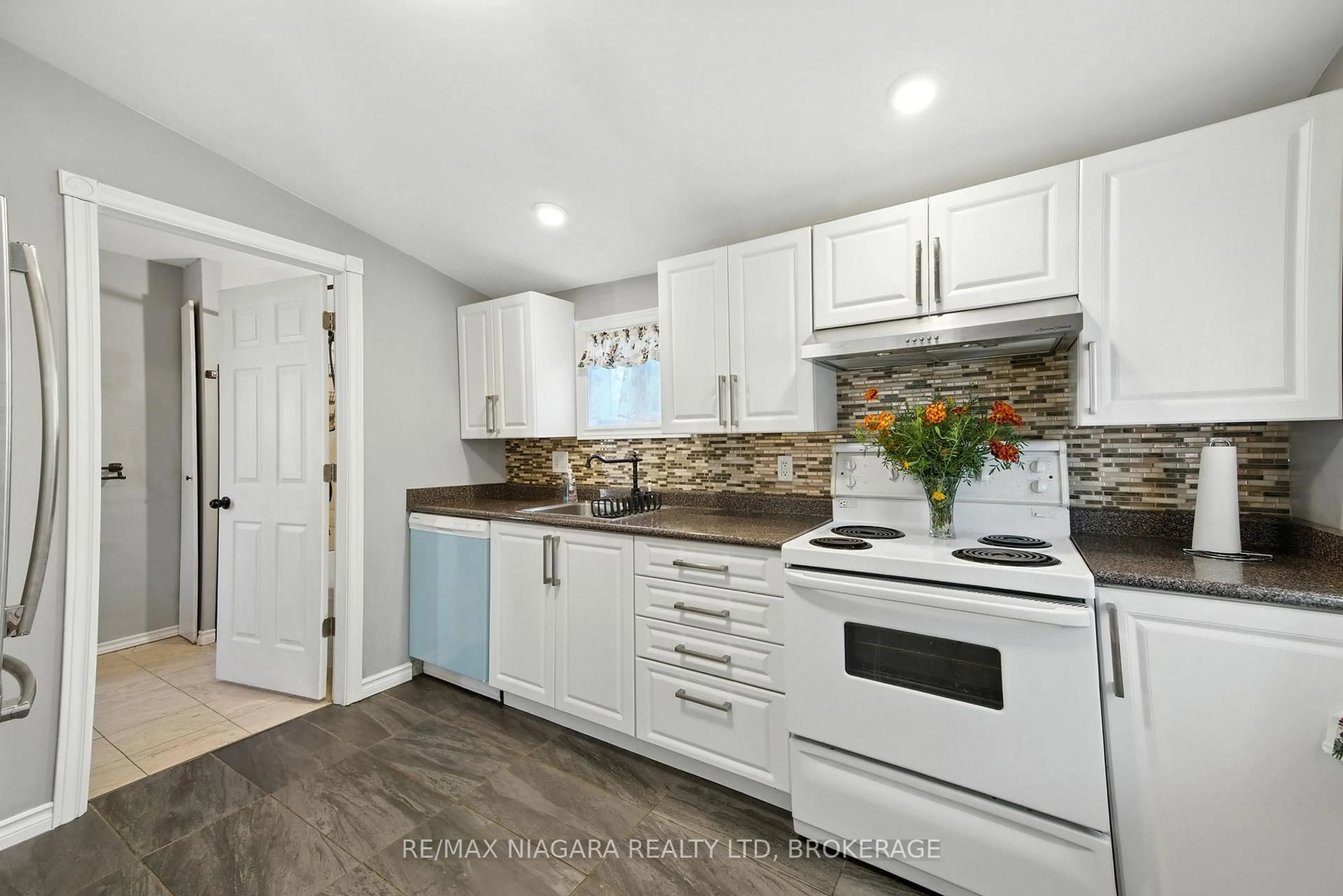 Unknown for 4 Woodland Ave, St. Catharines Ontario L2R 5A2