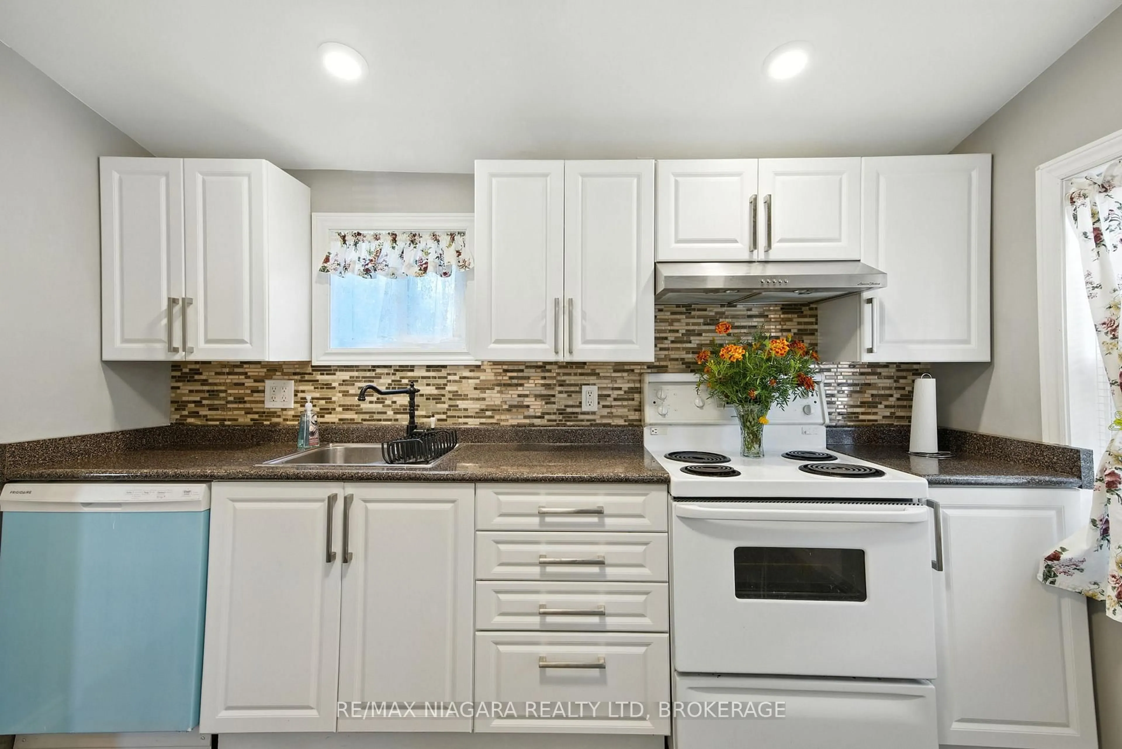 Unknown for 4 Woodland Ave, St. Catharines Ontario L2R 5A2