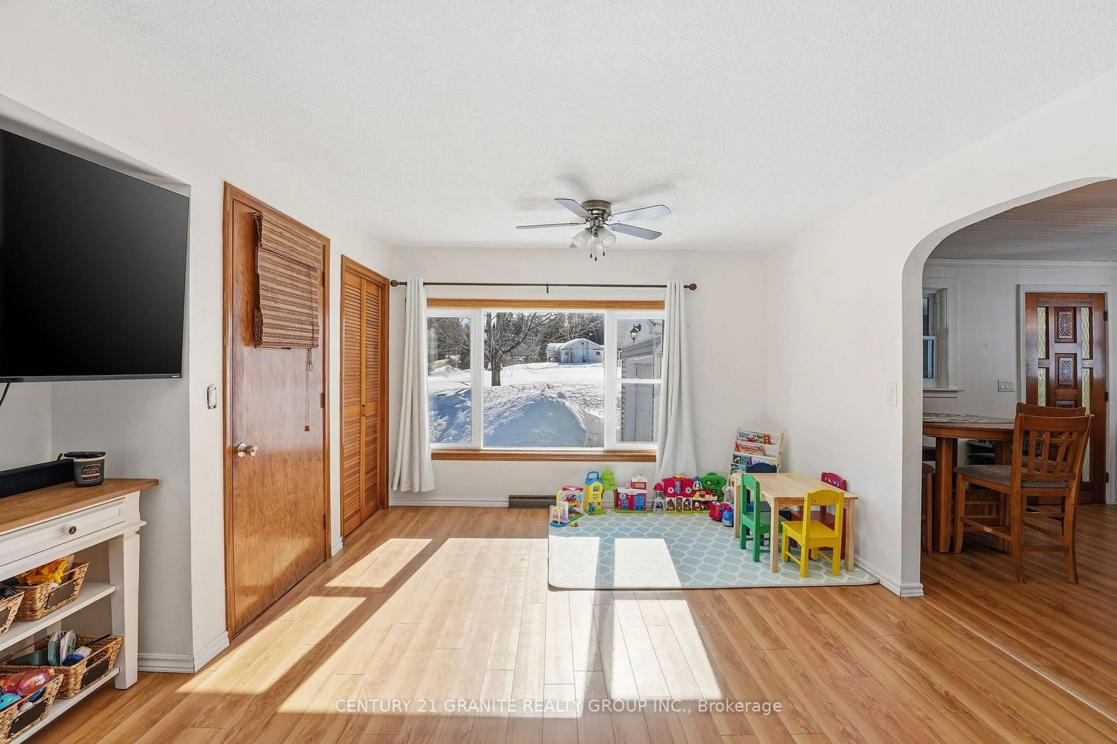 Indoor entryway for 27455 62 Highway, Bancroft Ontario K0L 1C0