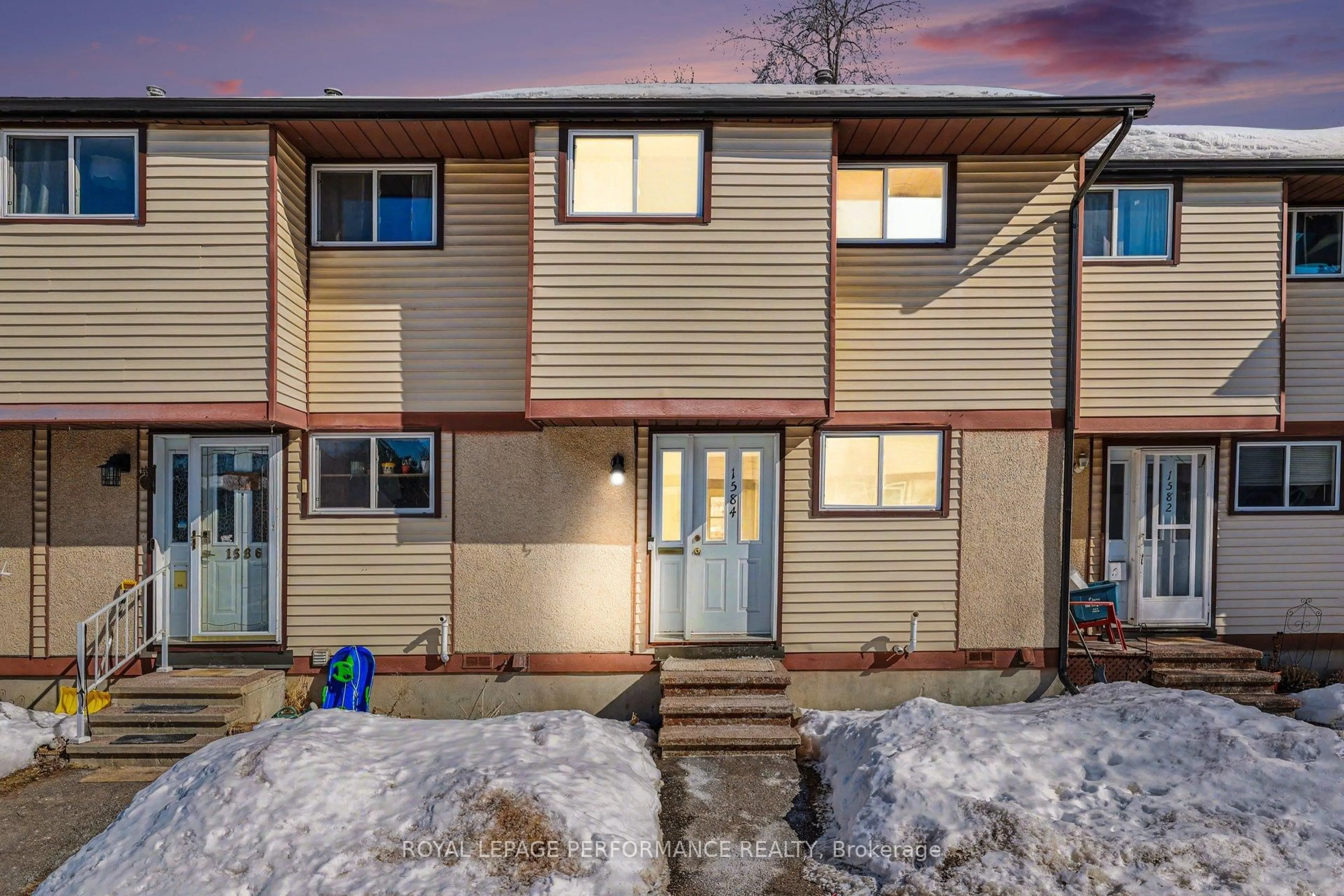 Unknown for 1584 Feather Lane, Ottawa Ontario K1T 1V4