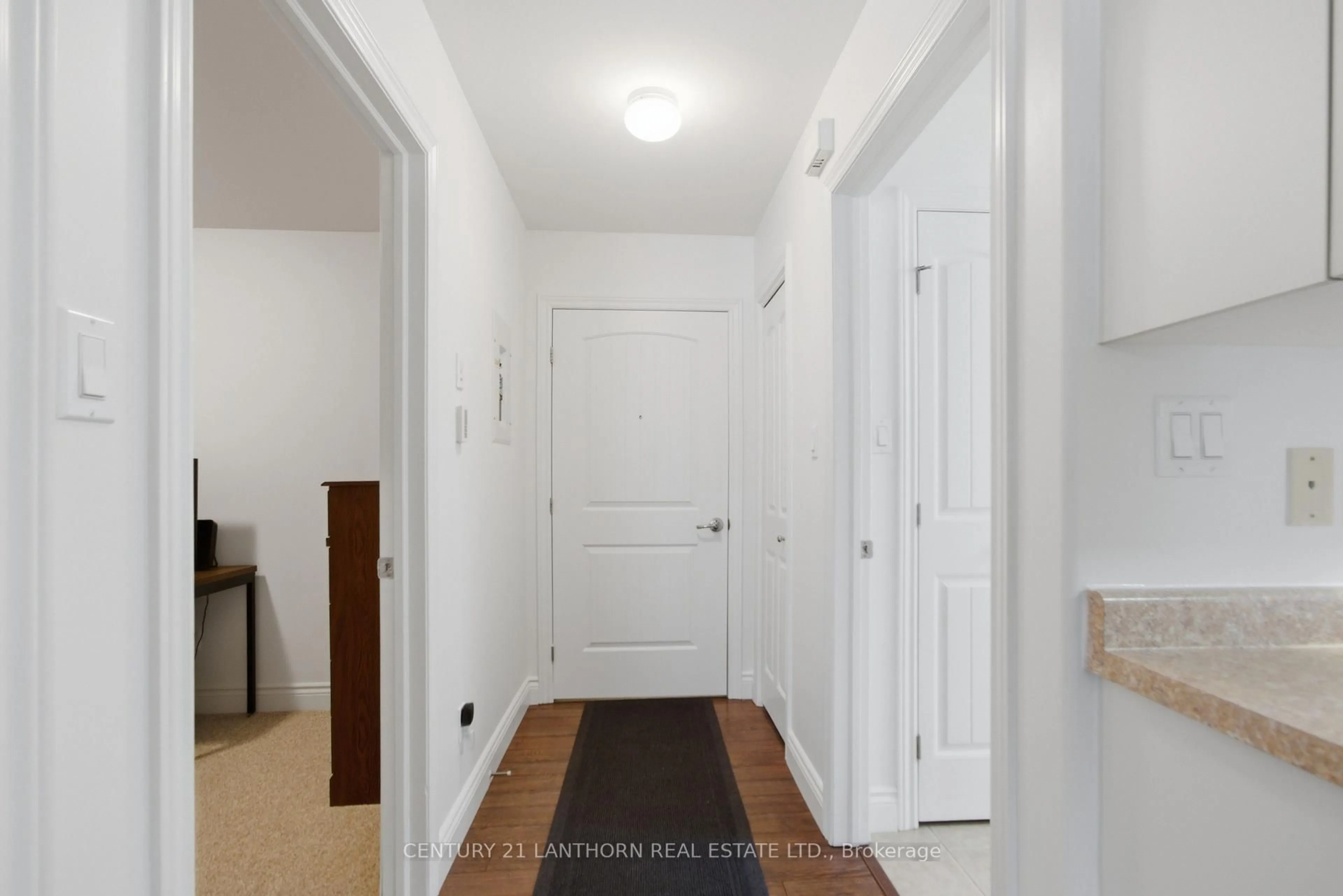 Indoor entryway for 494 Metcalf St #5, Tweed Ontario K0K 3J0