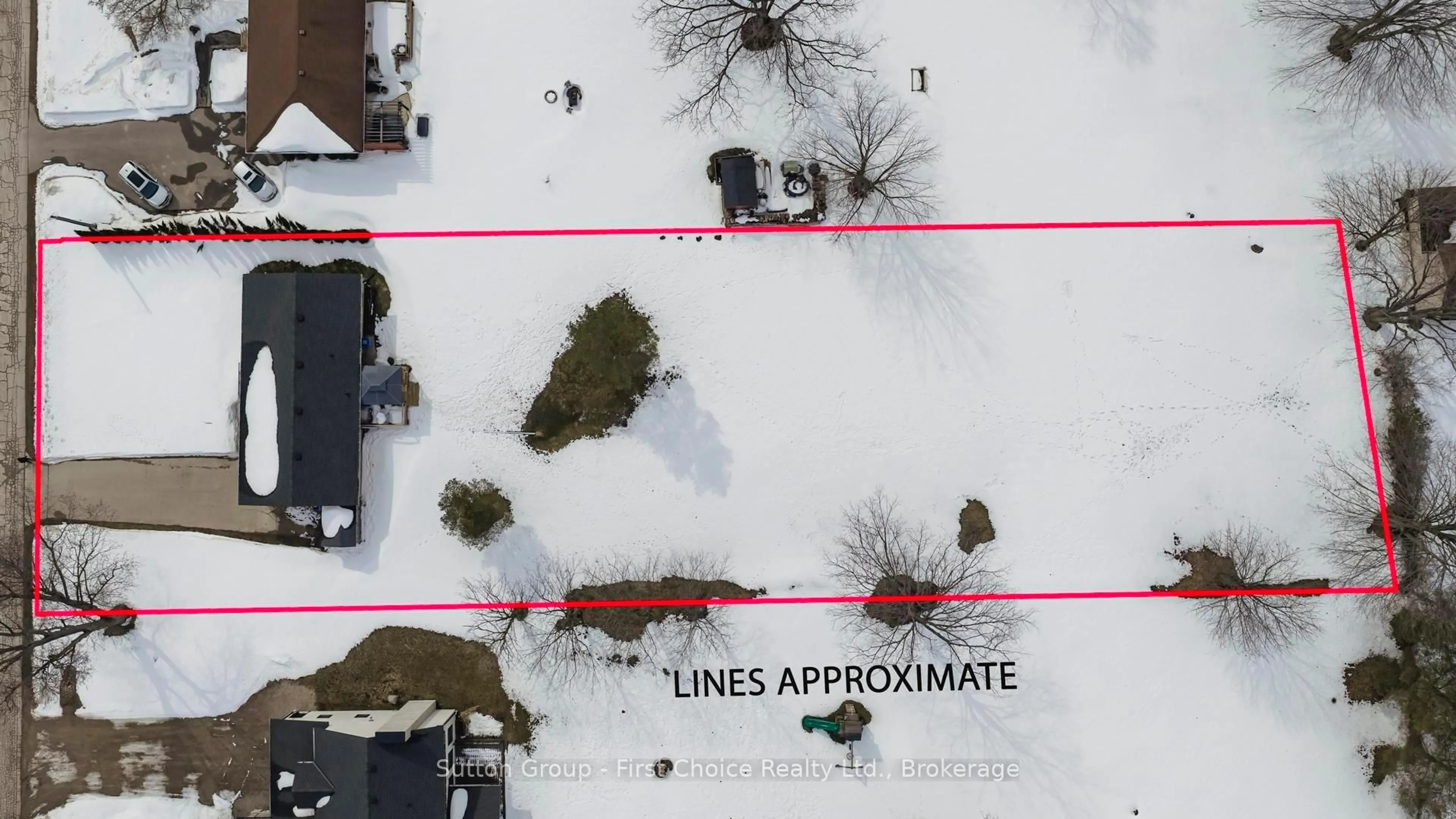 A pic from outside/outdoor area/front of a property/back of a property/a pic from drone, street for 52 Water St, Huron East Ontario N0K 1G0