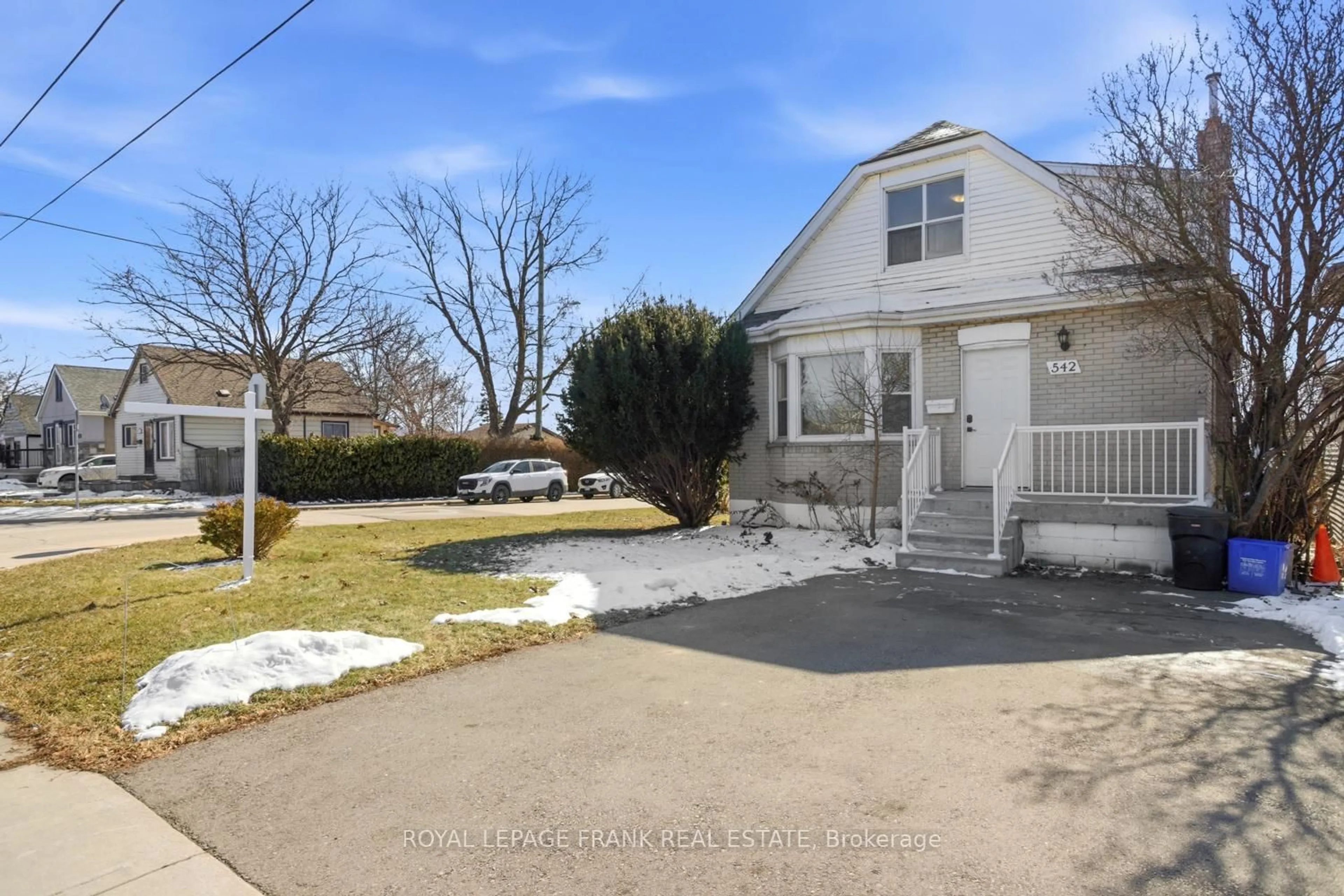 A pic from outside/outdoor area/front of a property/back of a property/a pic from drone, street for 542 Walmer Rd, Hamilton Ontario L8H 3E6