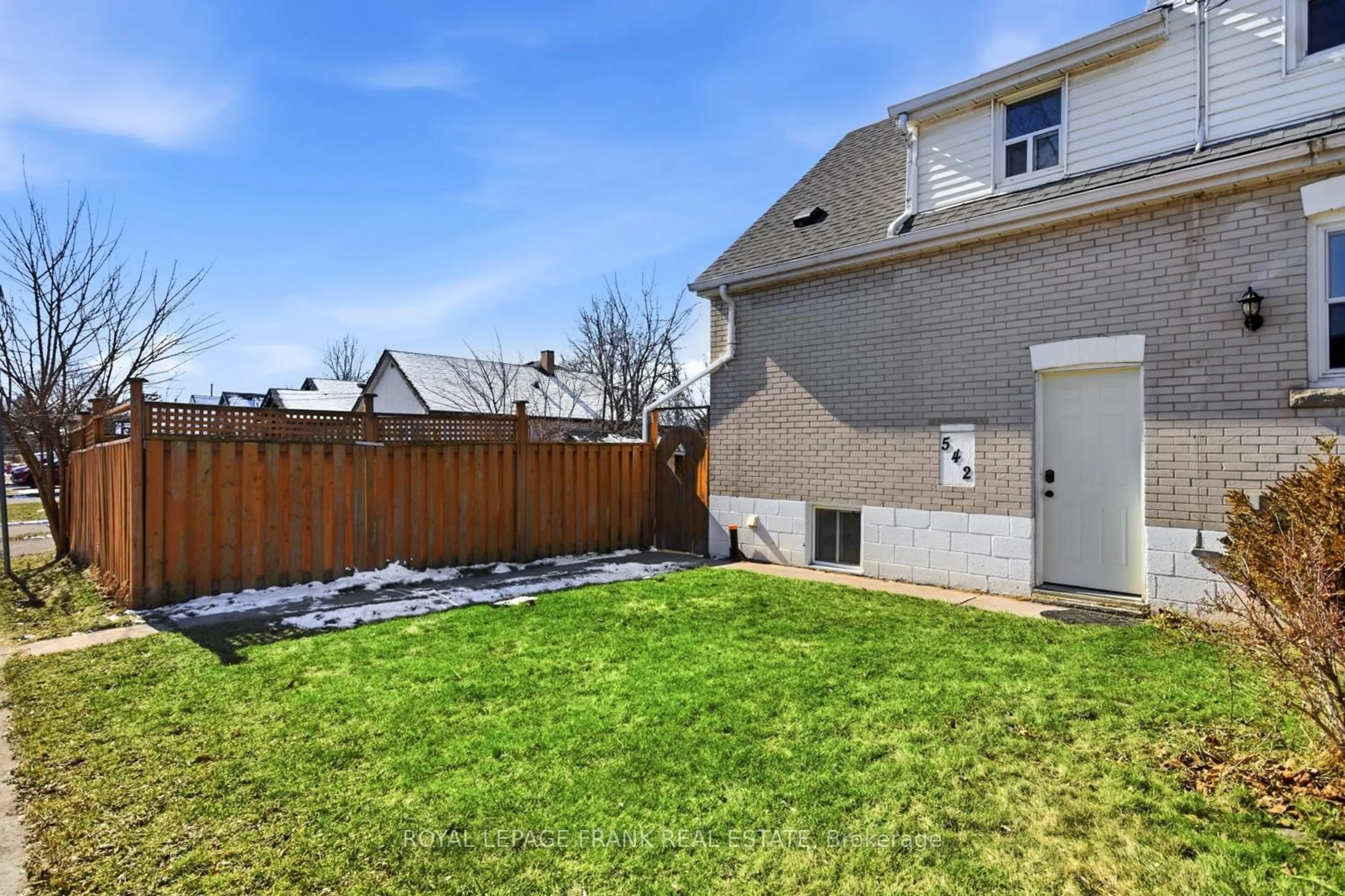 Patio, street for 542 Walmer Rd, Hamilton Ontario L8H 3E6