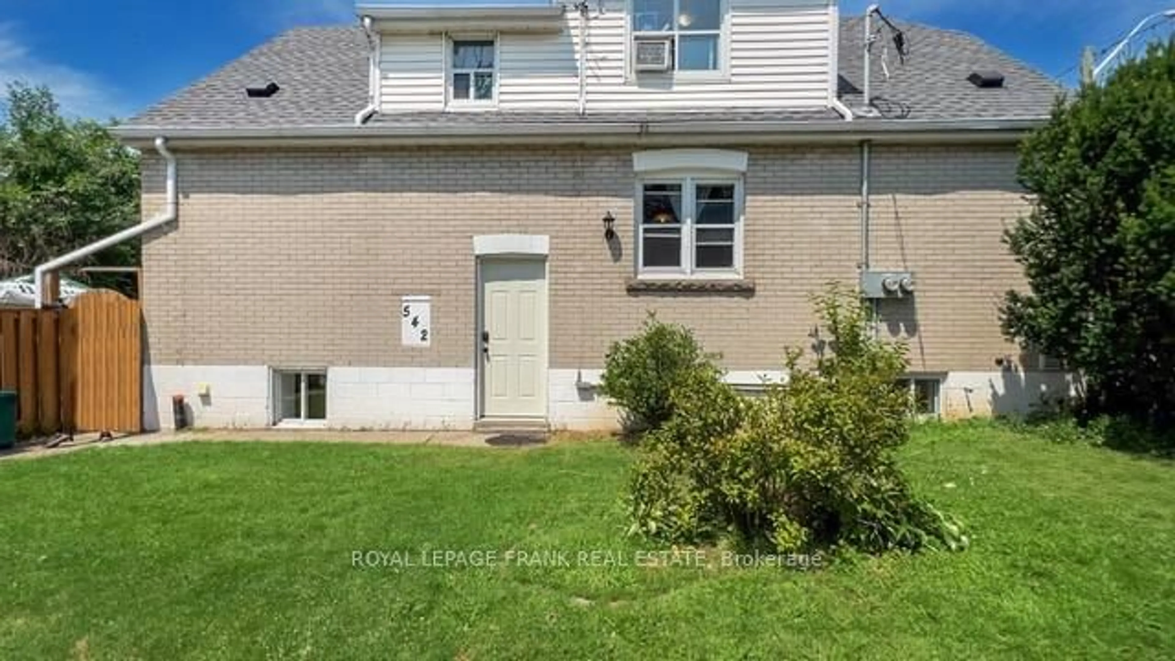Home with vinyl exterior material, street for 542 Walmer Rd, Hamilton Ontario L8H 3E6