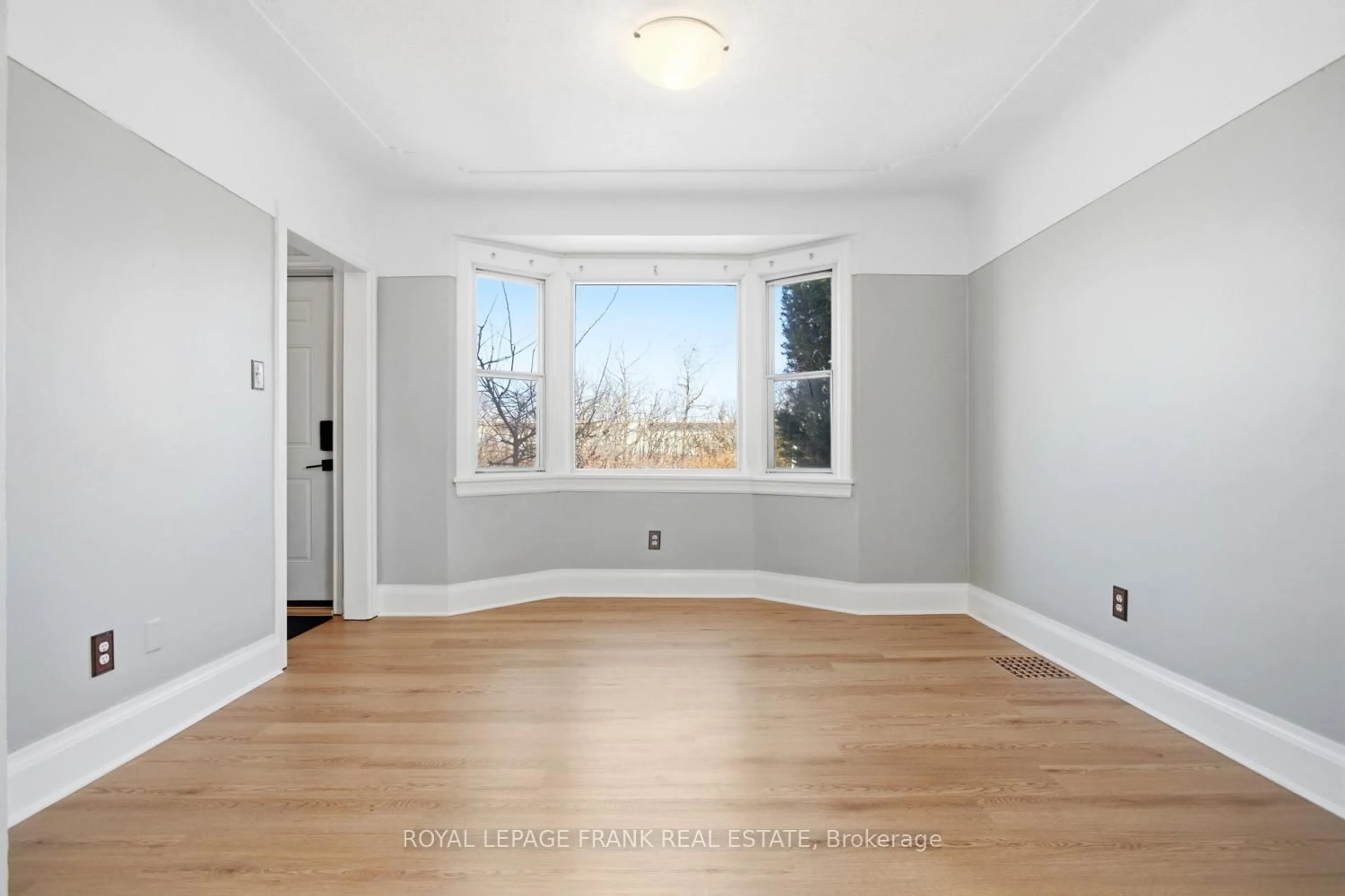 A pic of a room for 542 Walmer Rd, Hamilton Ontario L8H 3E6