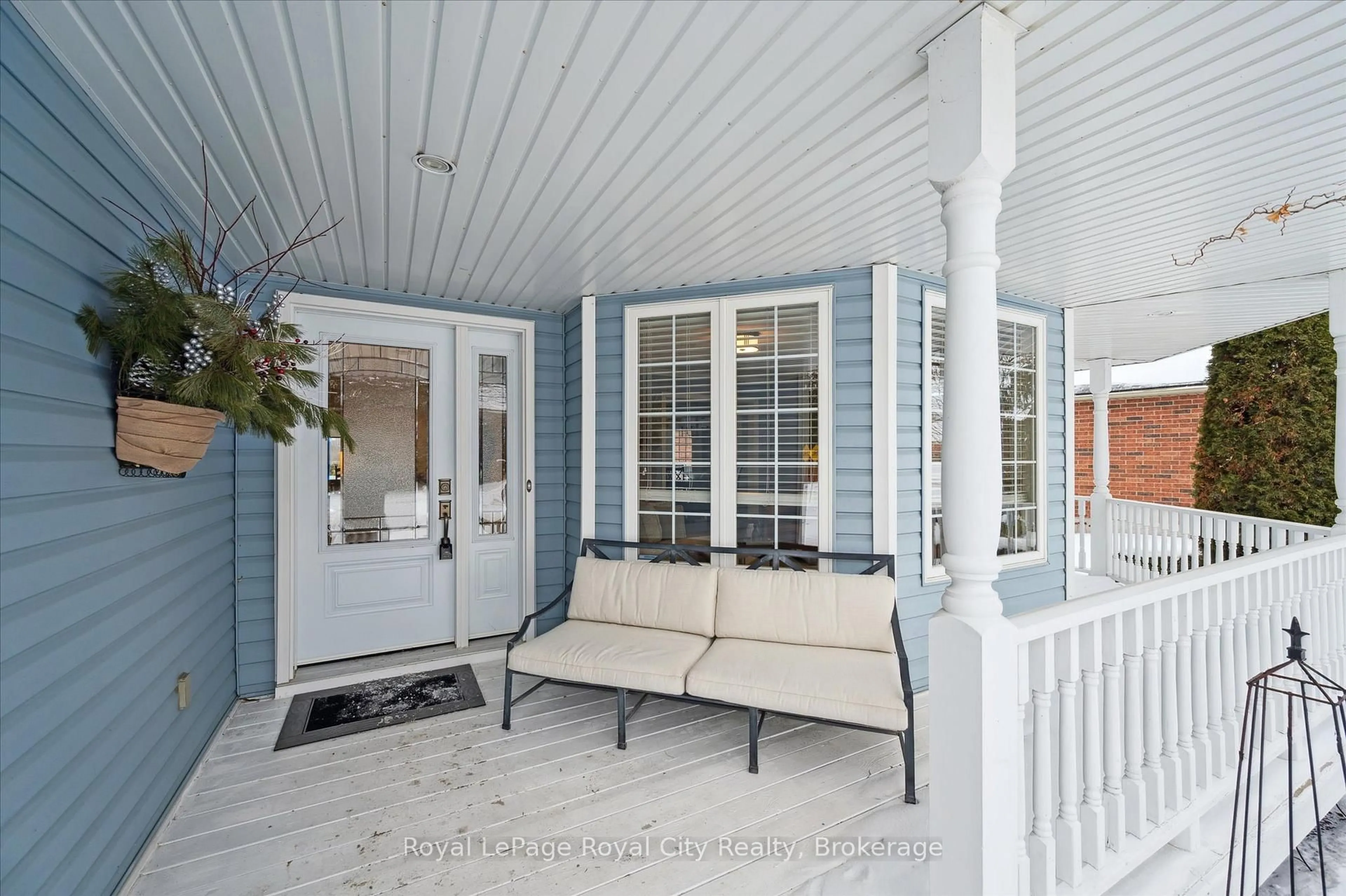 Patio, street for 60 Hazelwood Dr, Guelph Ontario N1C 1A9