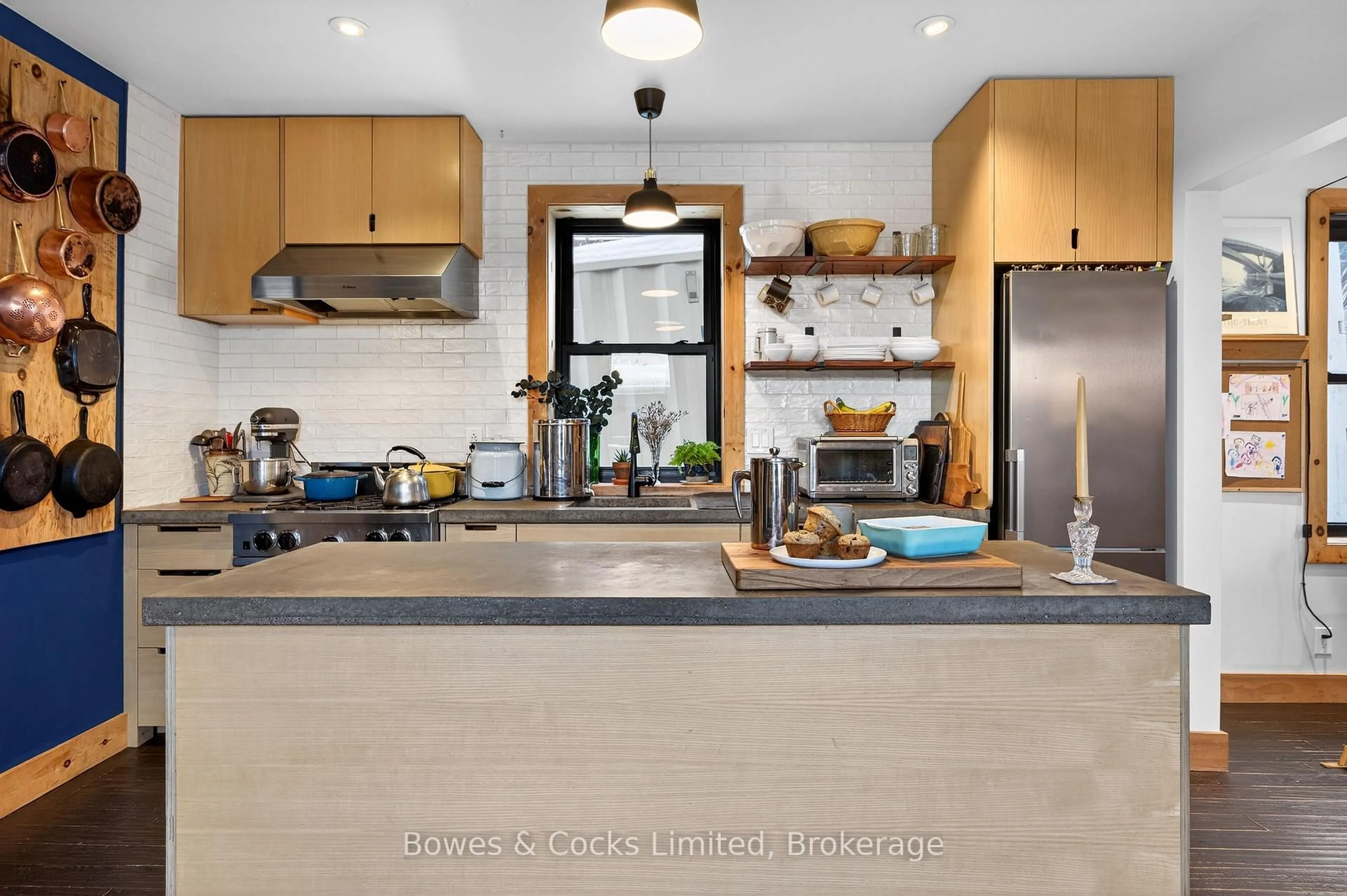 Open concept kitchen, unknown for 262 Munroe Ave, Peterborough Ontario K9H 1H8