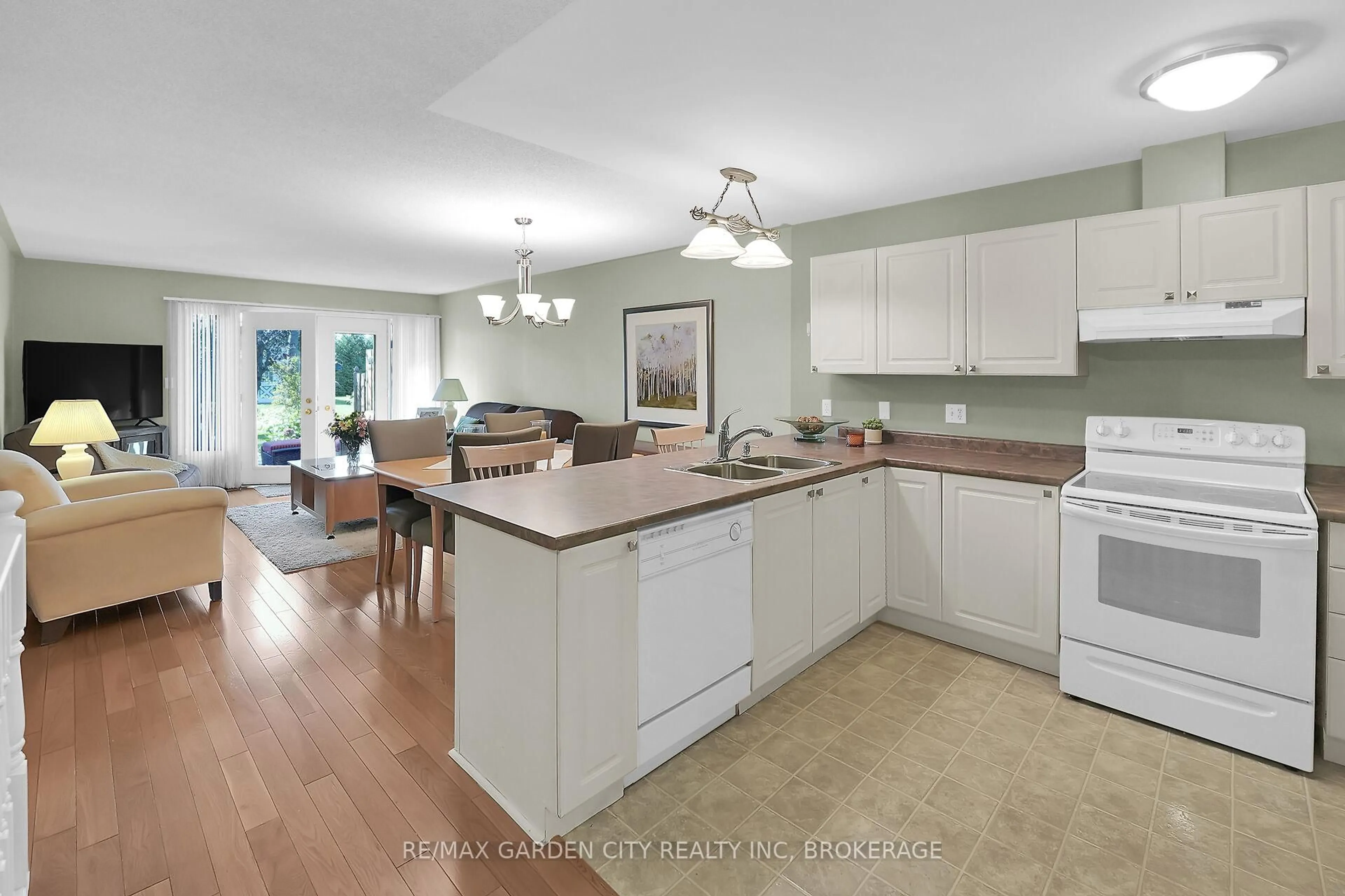 Open concept kitchen, unknown for 176 Beckett Cres, Pelham Ontario L0S 1E4