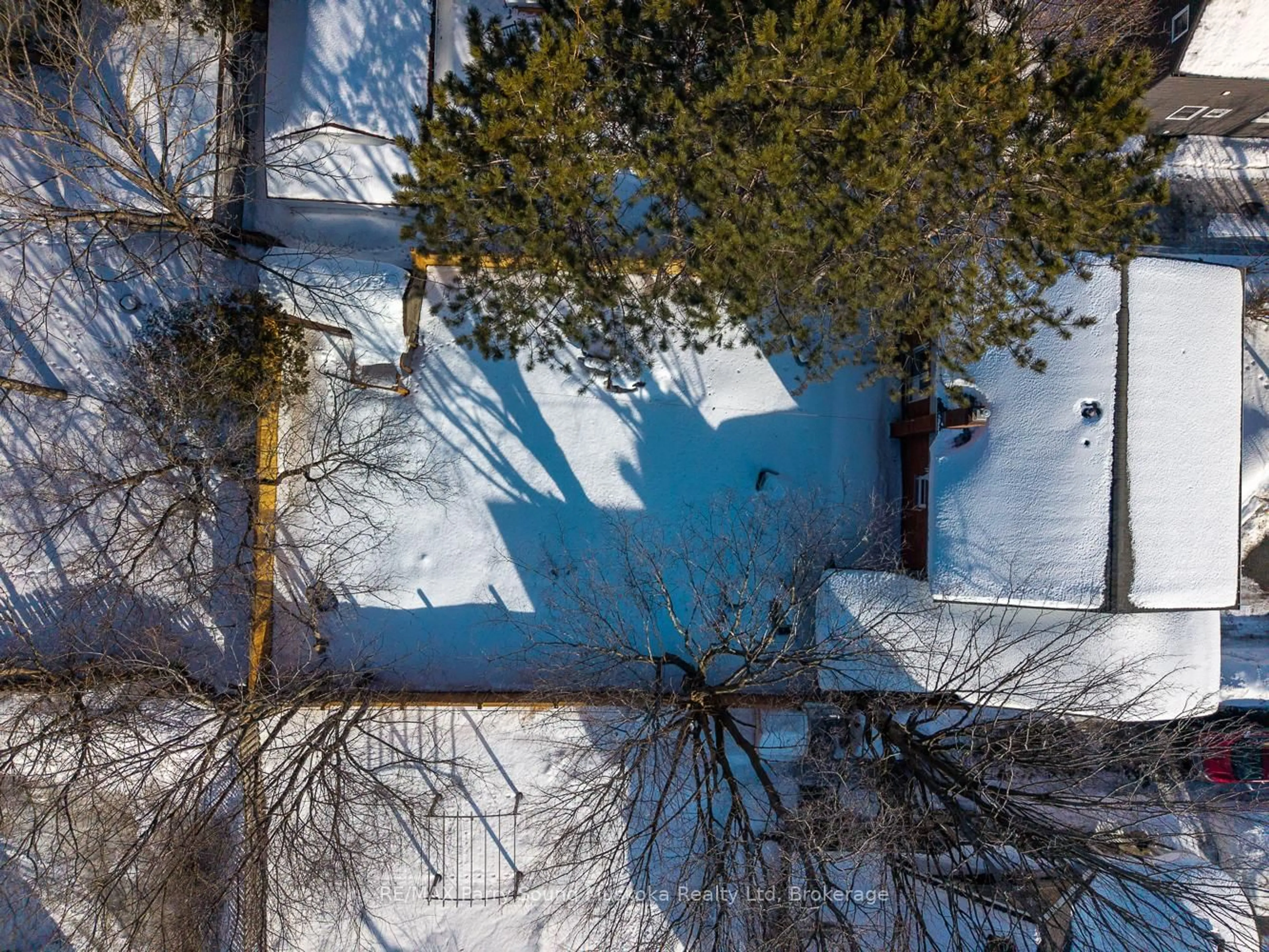 A pic from outside/outdoor area/front of a property/back of a property/a pic from drone, street for 55 A Cascade St, Parry Sound Ontario P2A 1K3