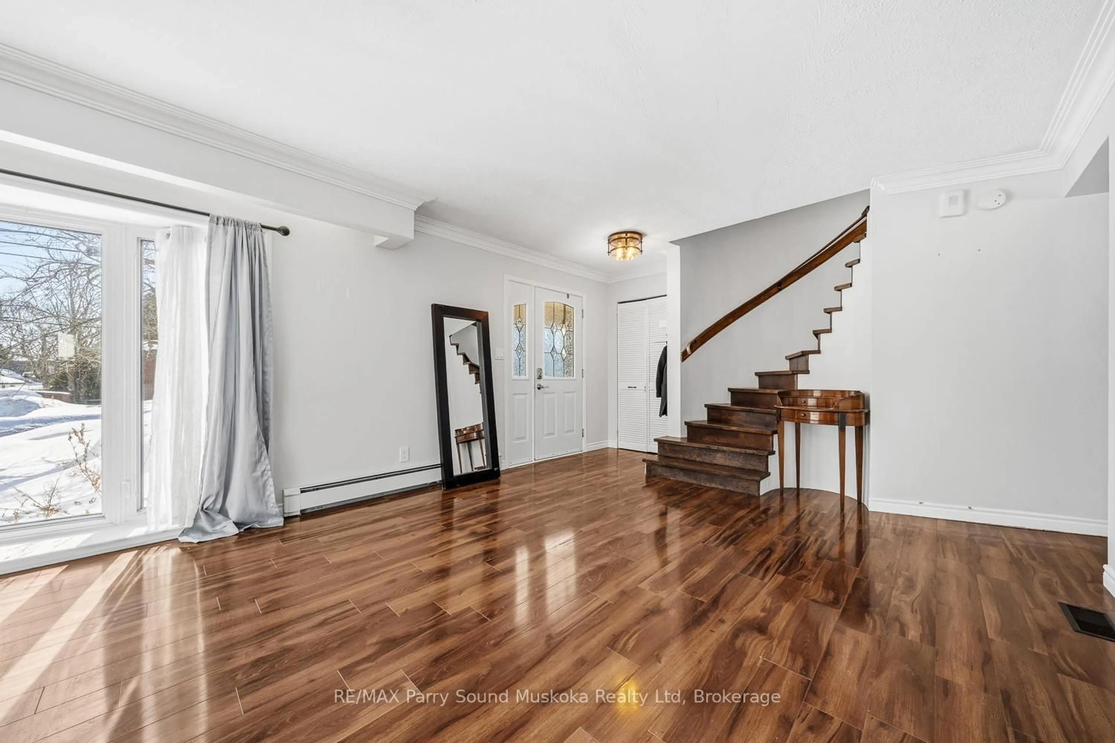 Indoor foyer for 55 A Cascade St, Parry Sound Ontario P2A 1K3