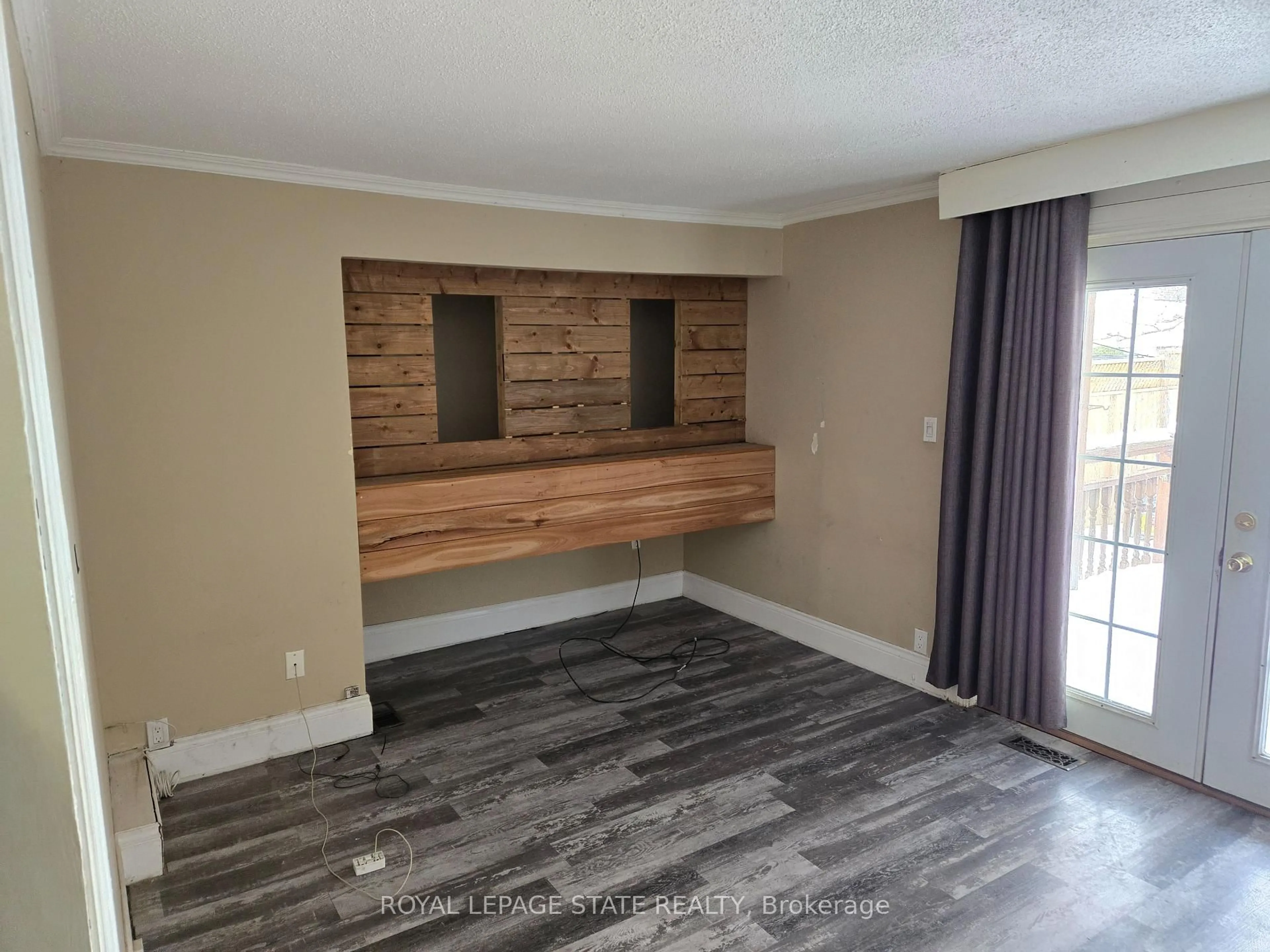 A pic of a room for 45 Chaplin Ave, St. Catharines Ontario L2R 2E7